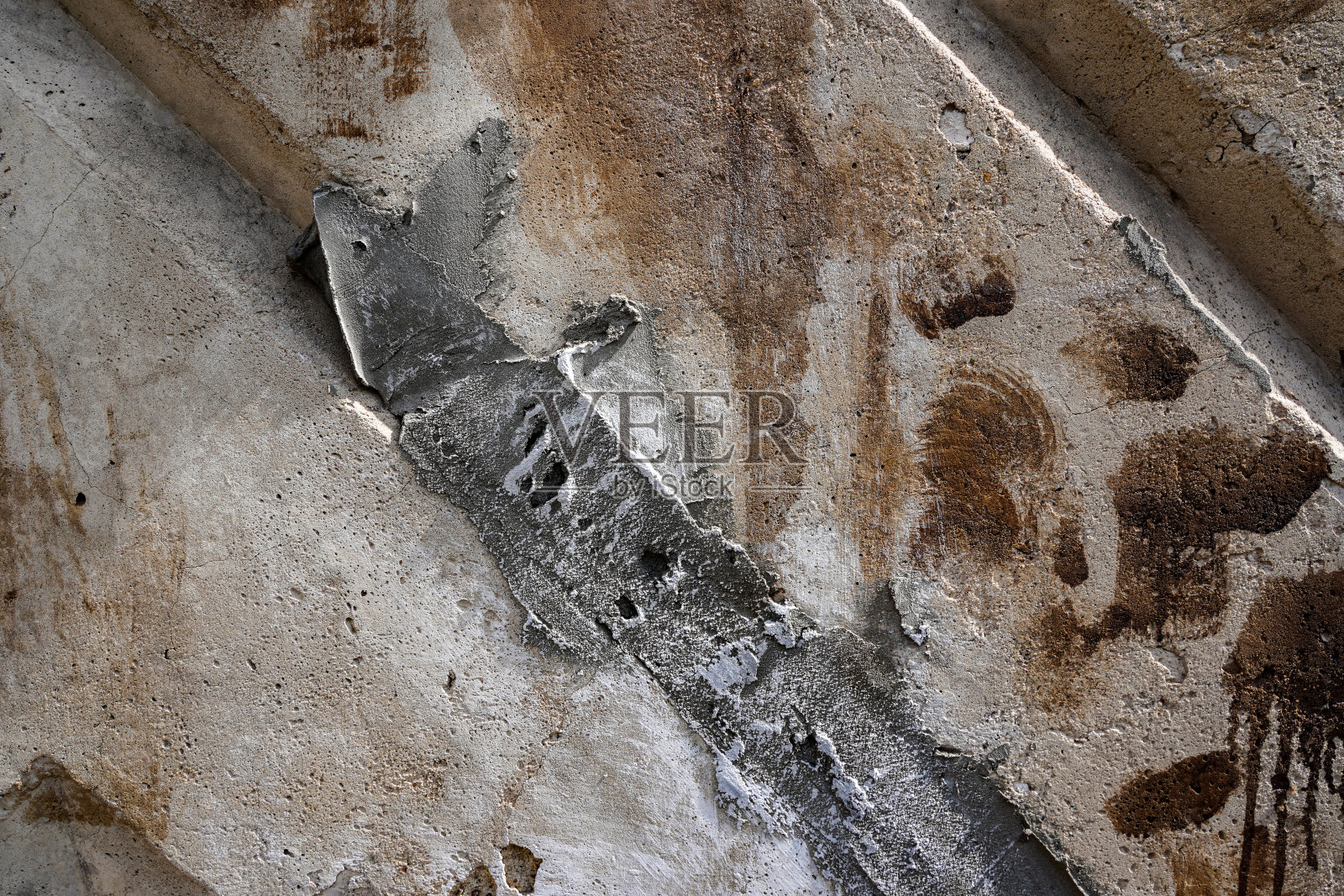 大型垃圾混凝土墙背景或纹理与油漆斑点照片摄影图片