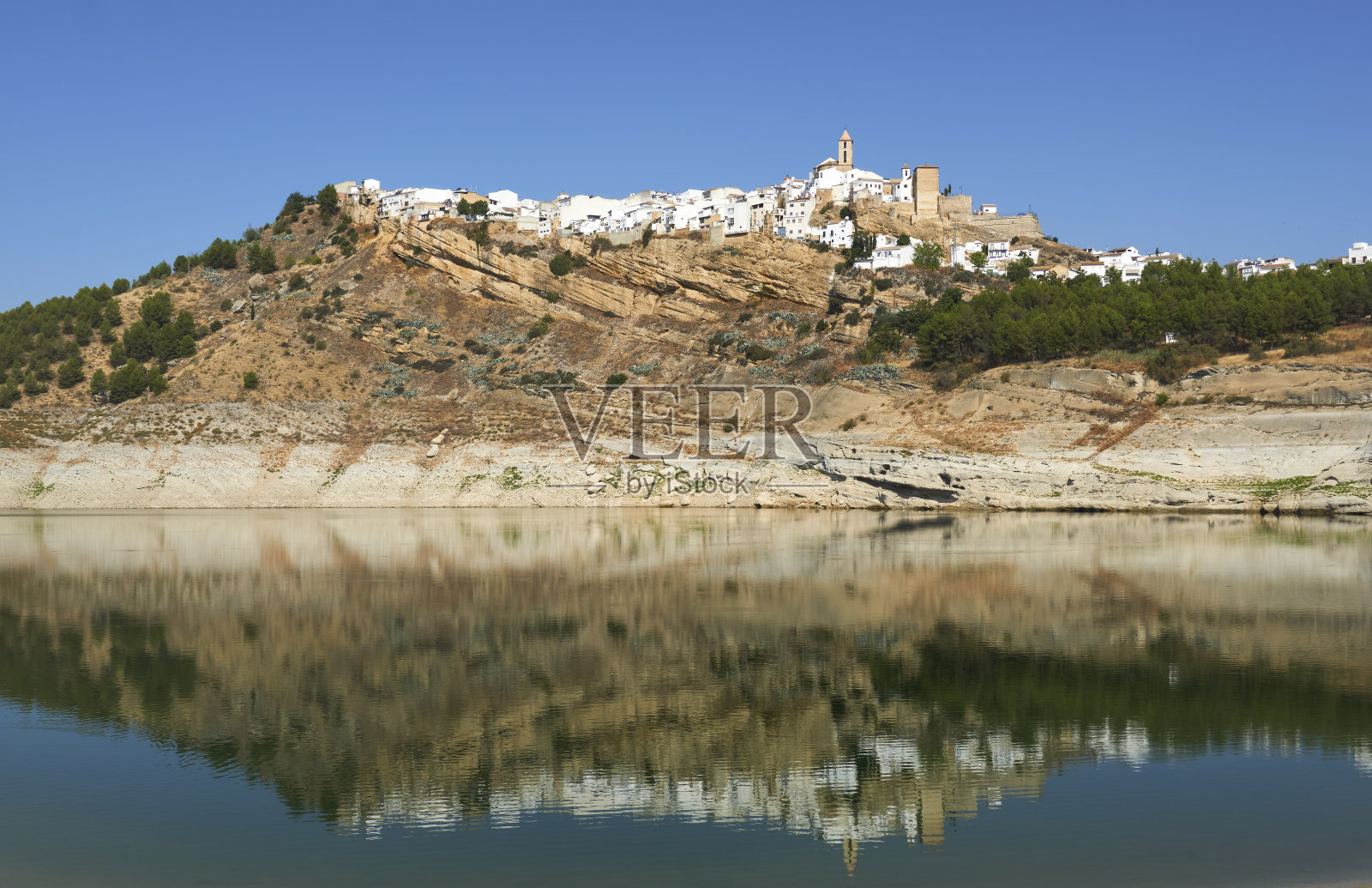 伊兹纳贾尔沼泽由于缺乏雨水而干旱。西班牙科尔多瓦。照片摄影图片