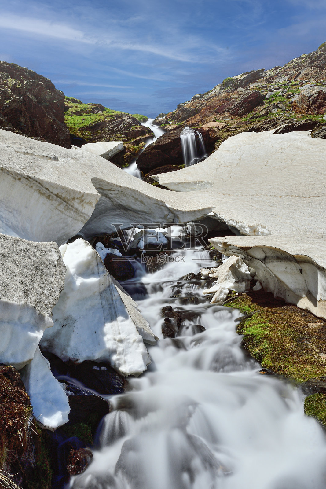 高山流水，春暖花开照片摄影图片