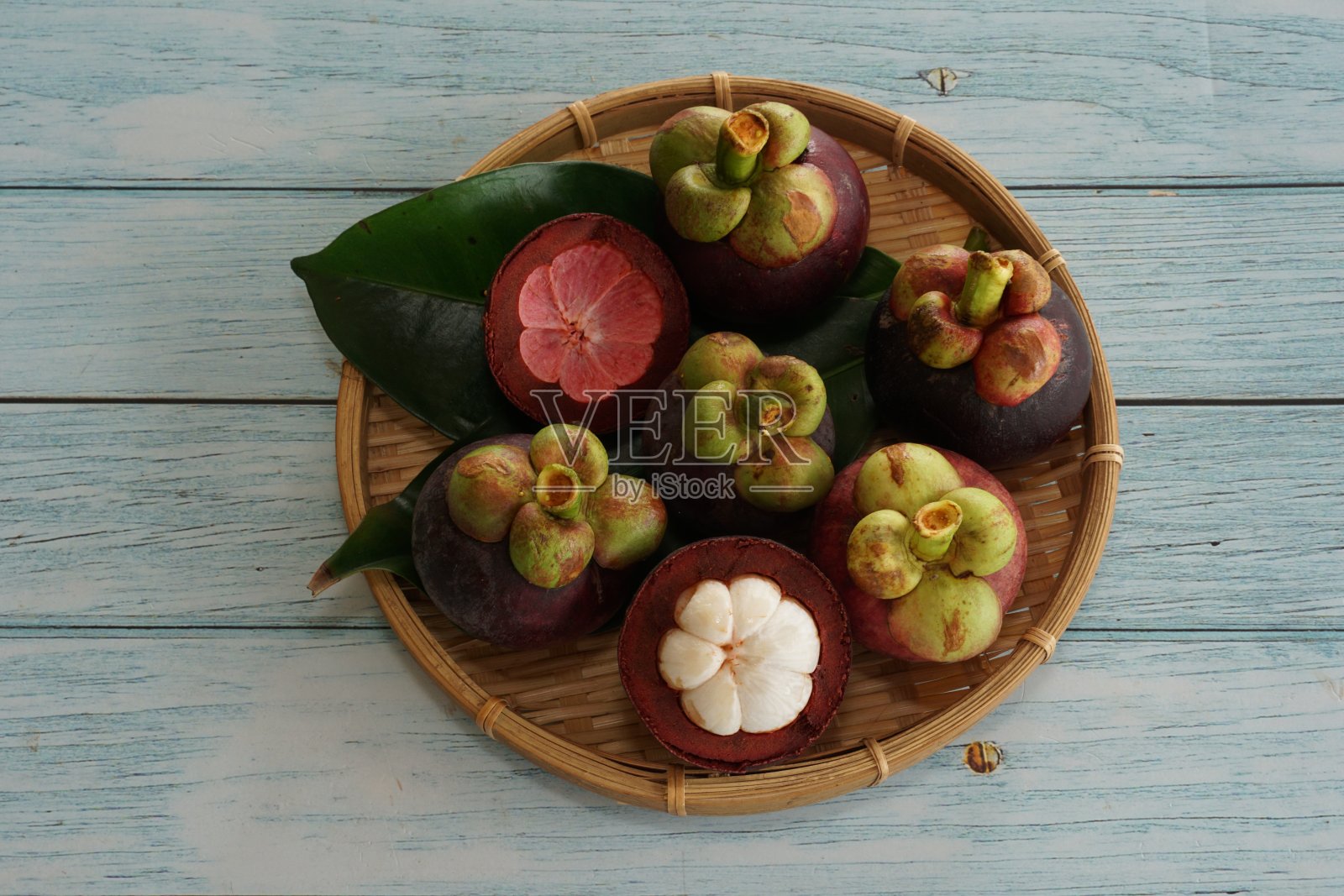 山竹果孤立在白色背景上照片摄影图片