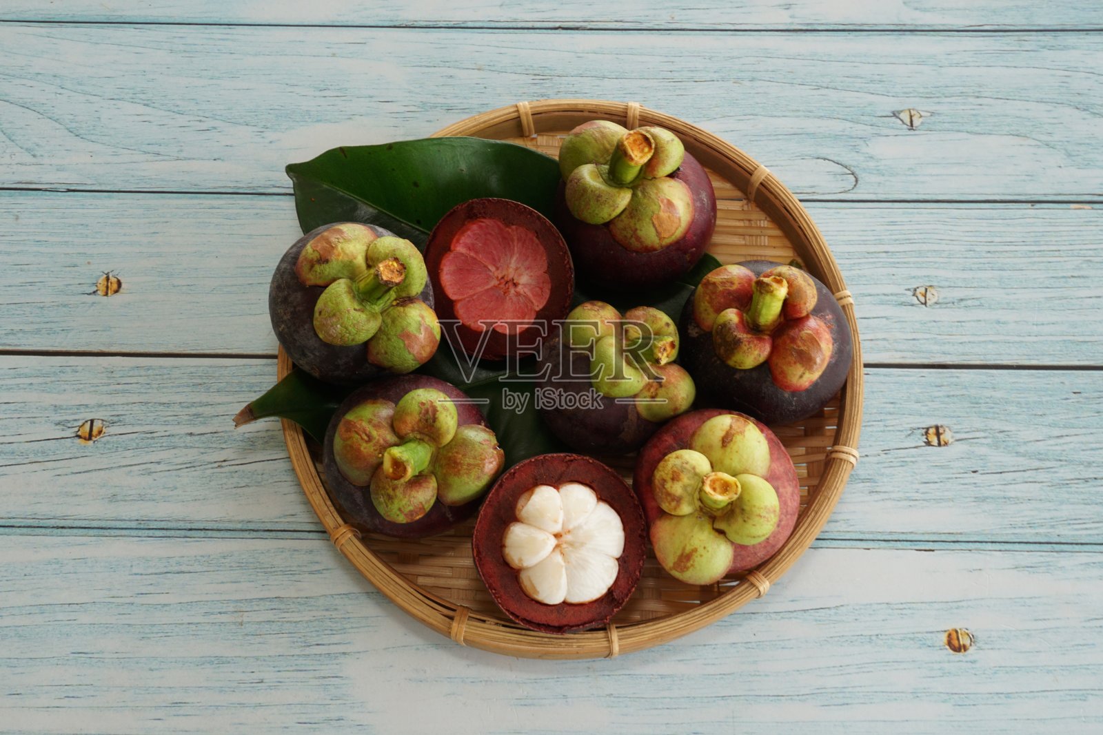 山竹果孤立在白色背景上照片摄影图片