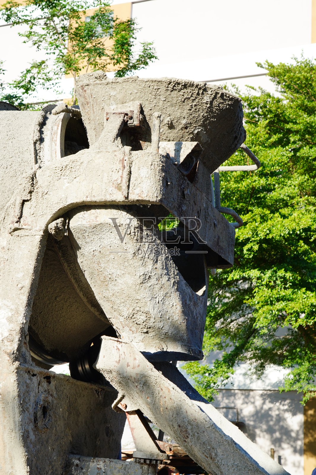 混凝土搅拌车在施工中照片摄影图片