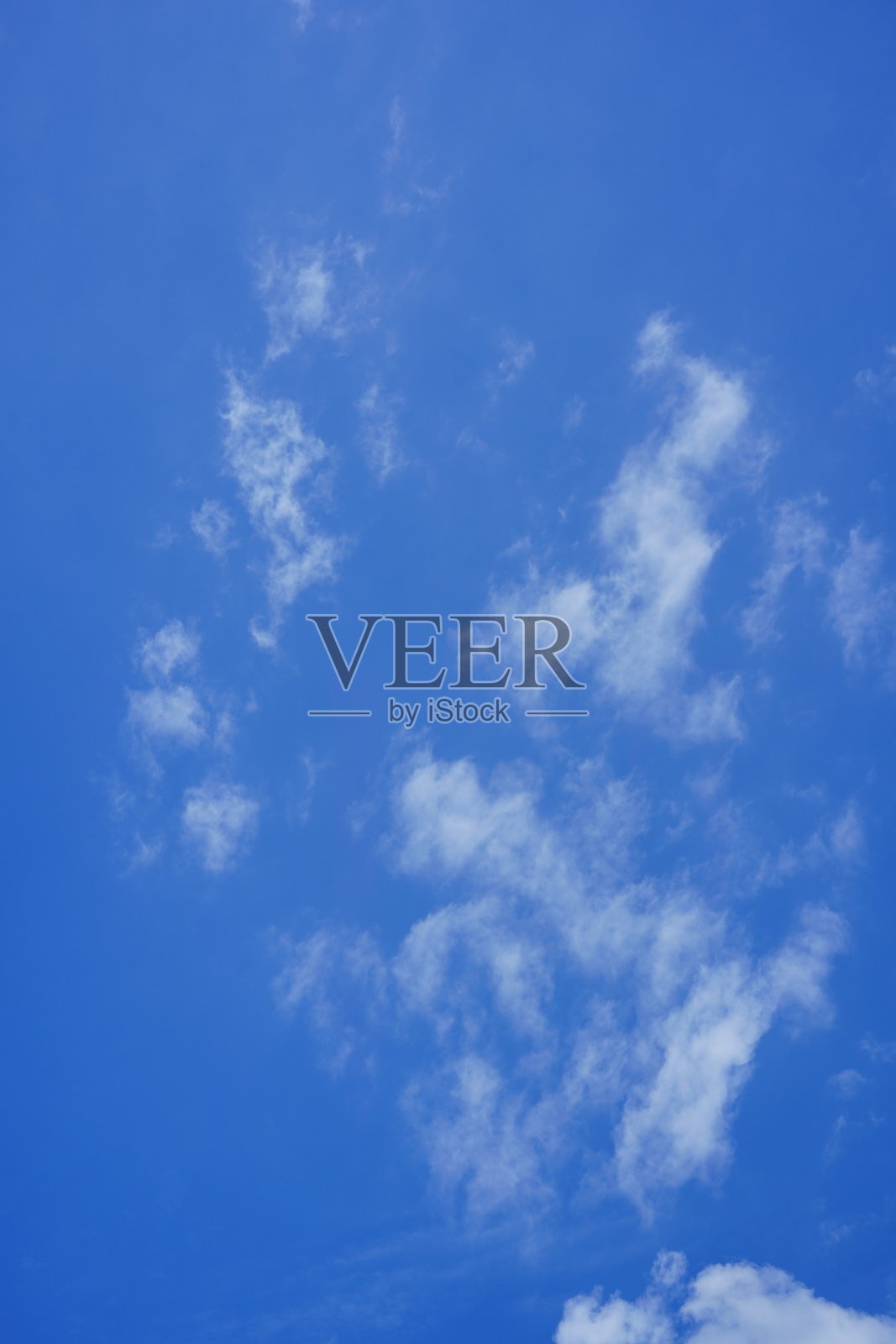 天空背景和白云柔焦照片摄影图片