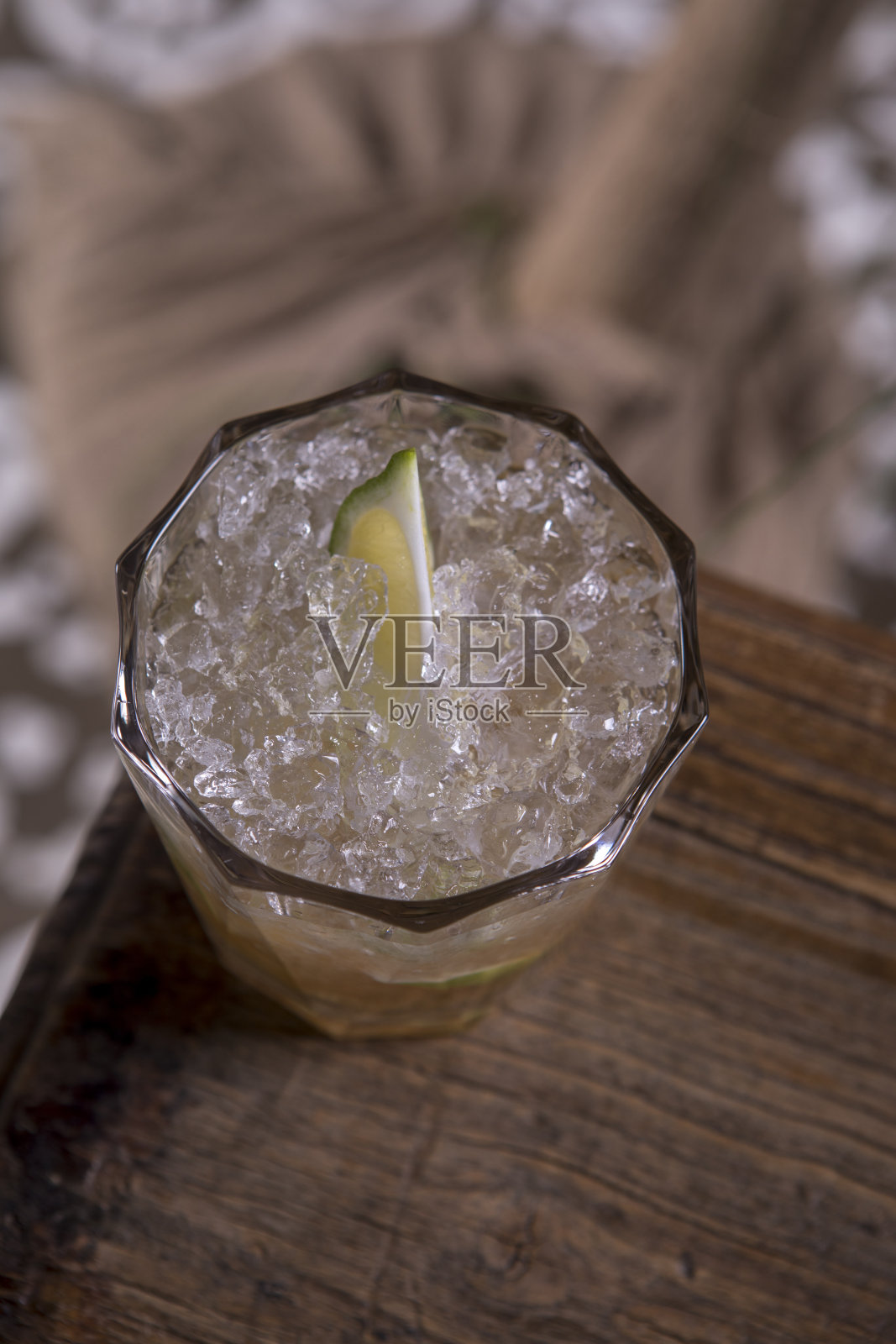 酒精鸡尾酒和非酒精鸡尾酒照片摄影图片