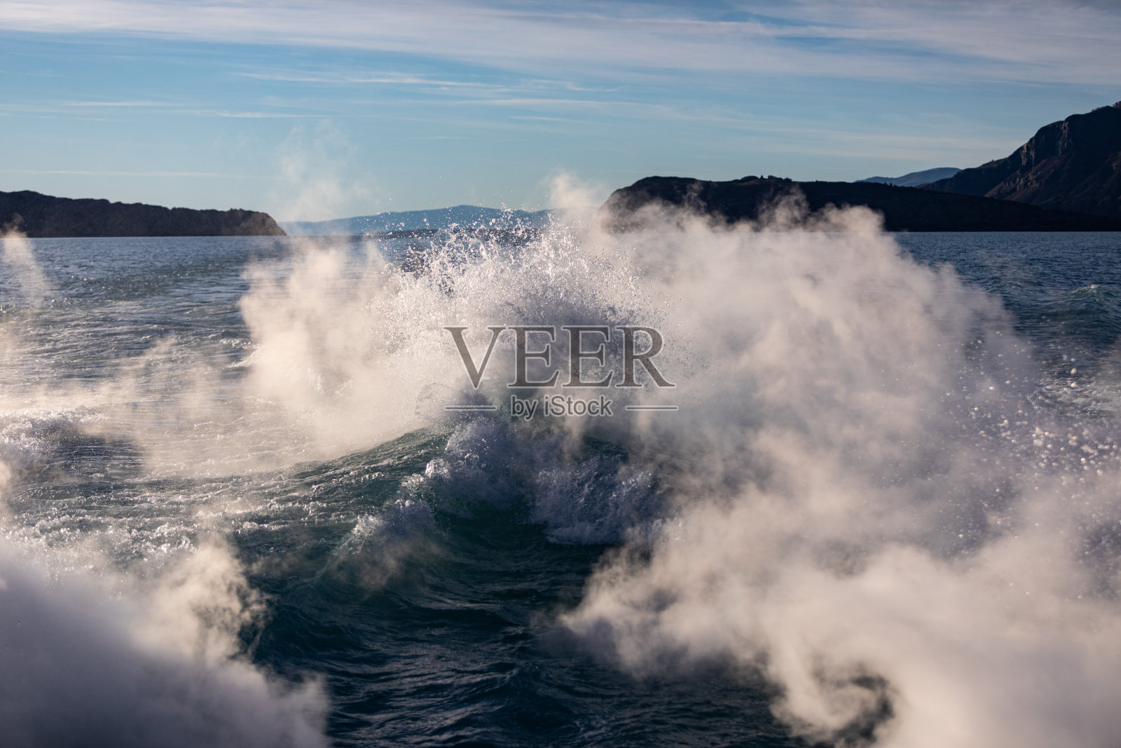 从船的水踪迹-冰川莫雷诺-阿根廷巴塔哥尼亚照片摄影图片