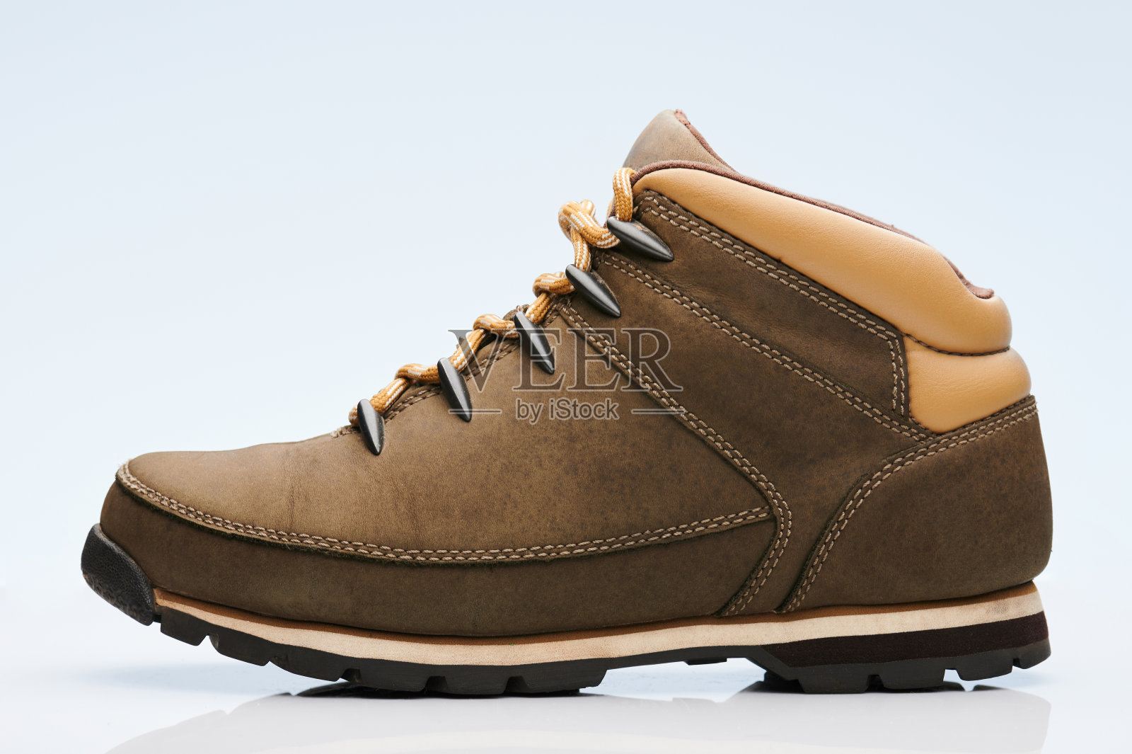 棕色的登山鞋照片摄影图片