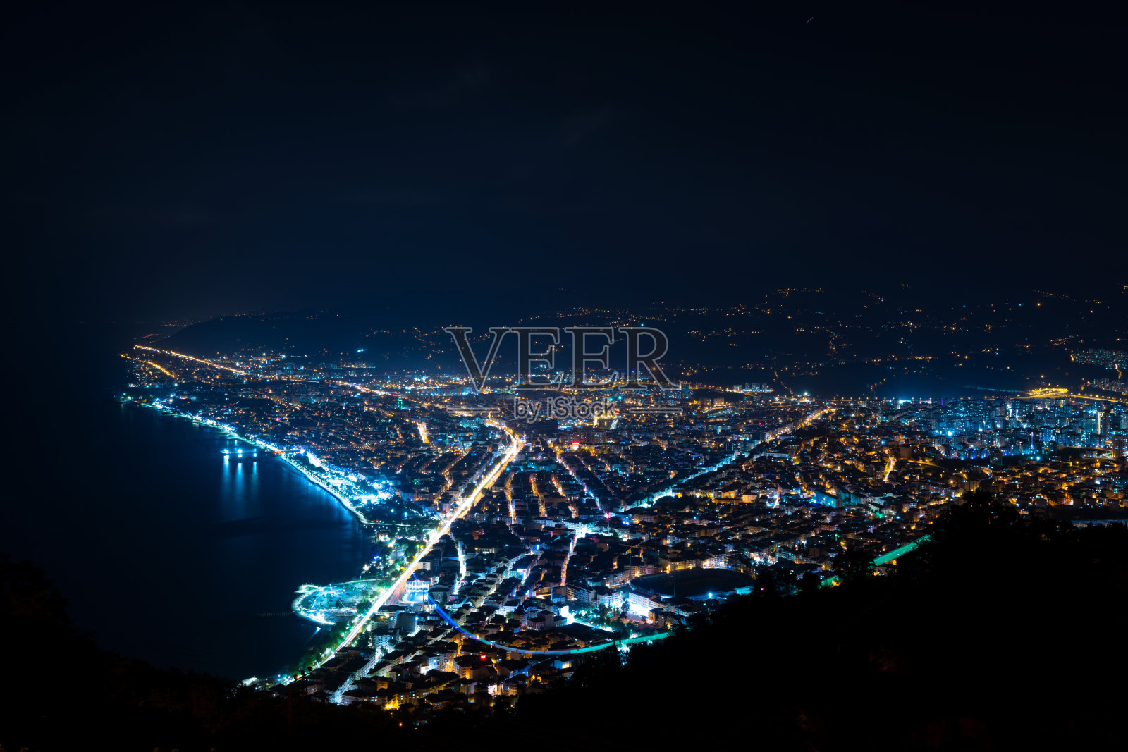 从博兹特佩鸟瞰土耳其奥都市的夜景照片摄影图片