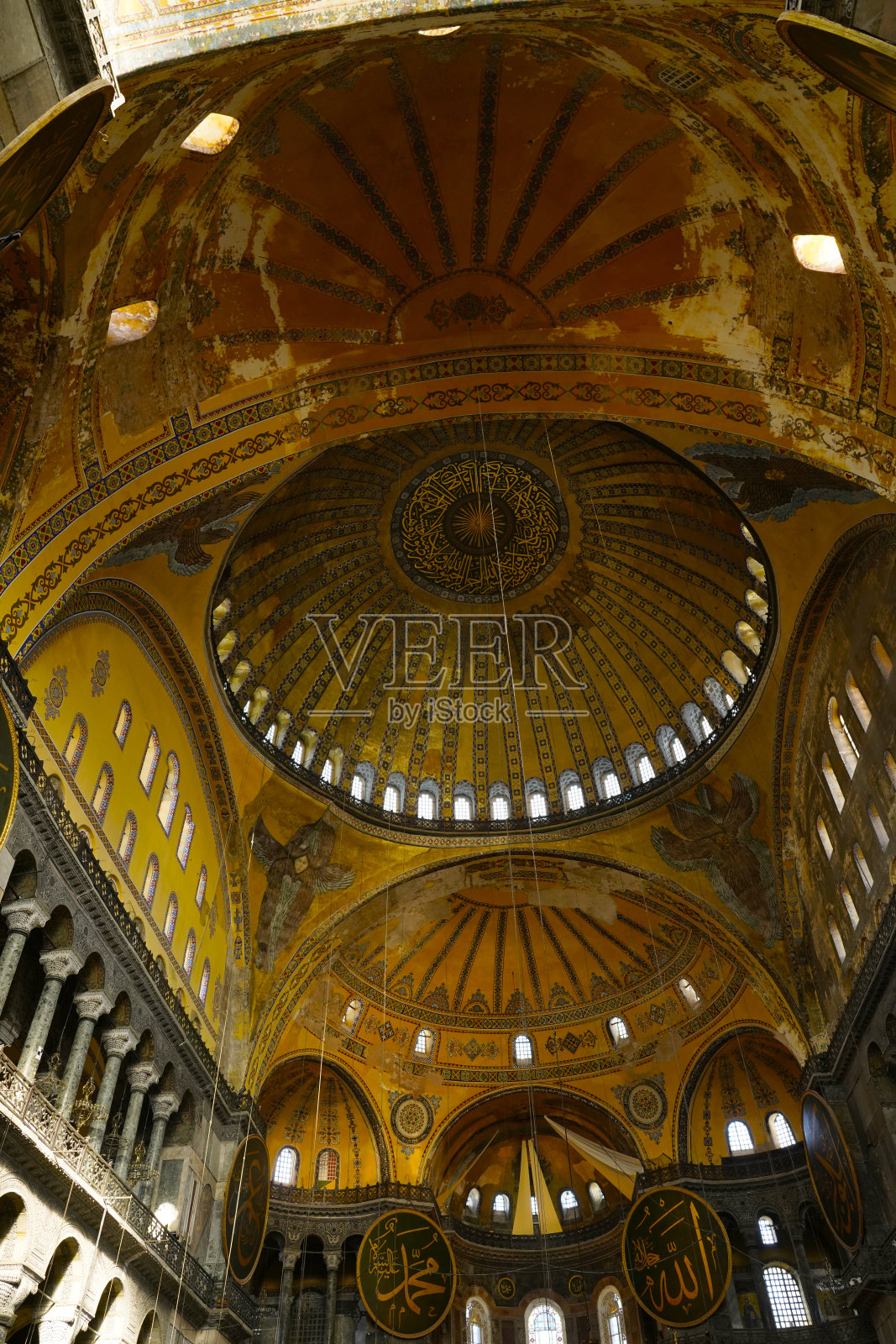 圣索菲亚清真寺内景，伊斯坦布尔，土耳其照片摄影图片