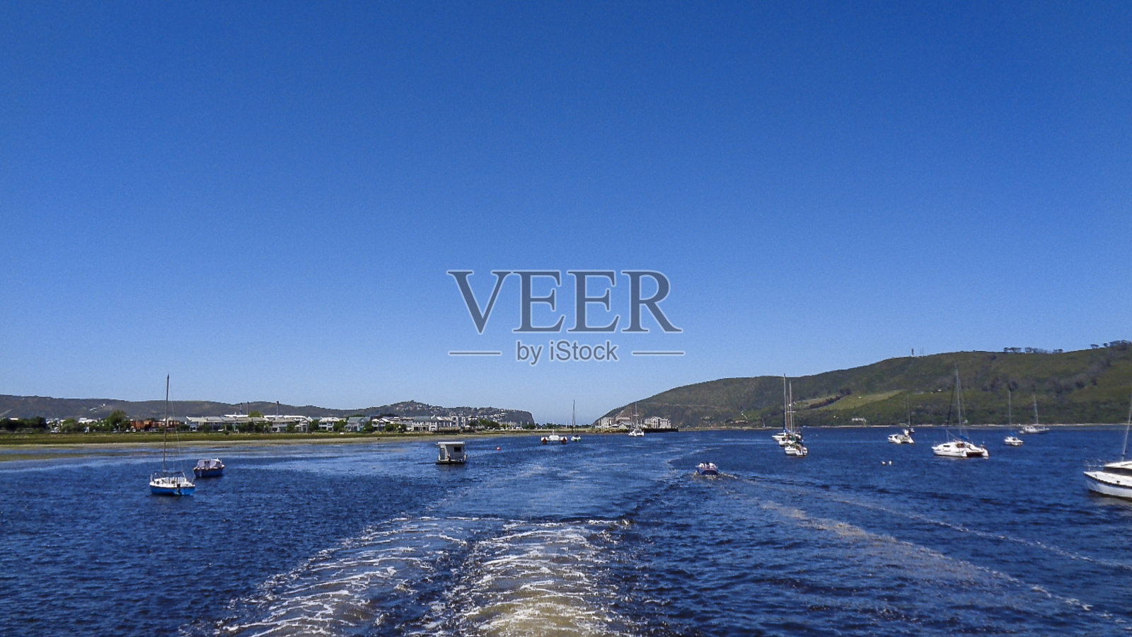 南非一条河上的船只照片摄影图片