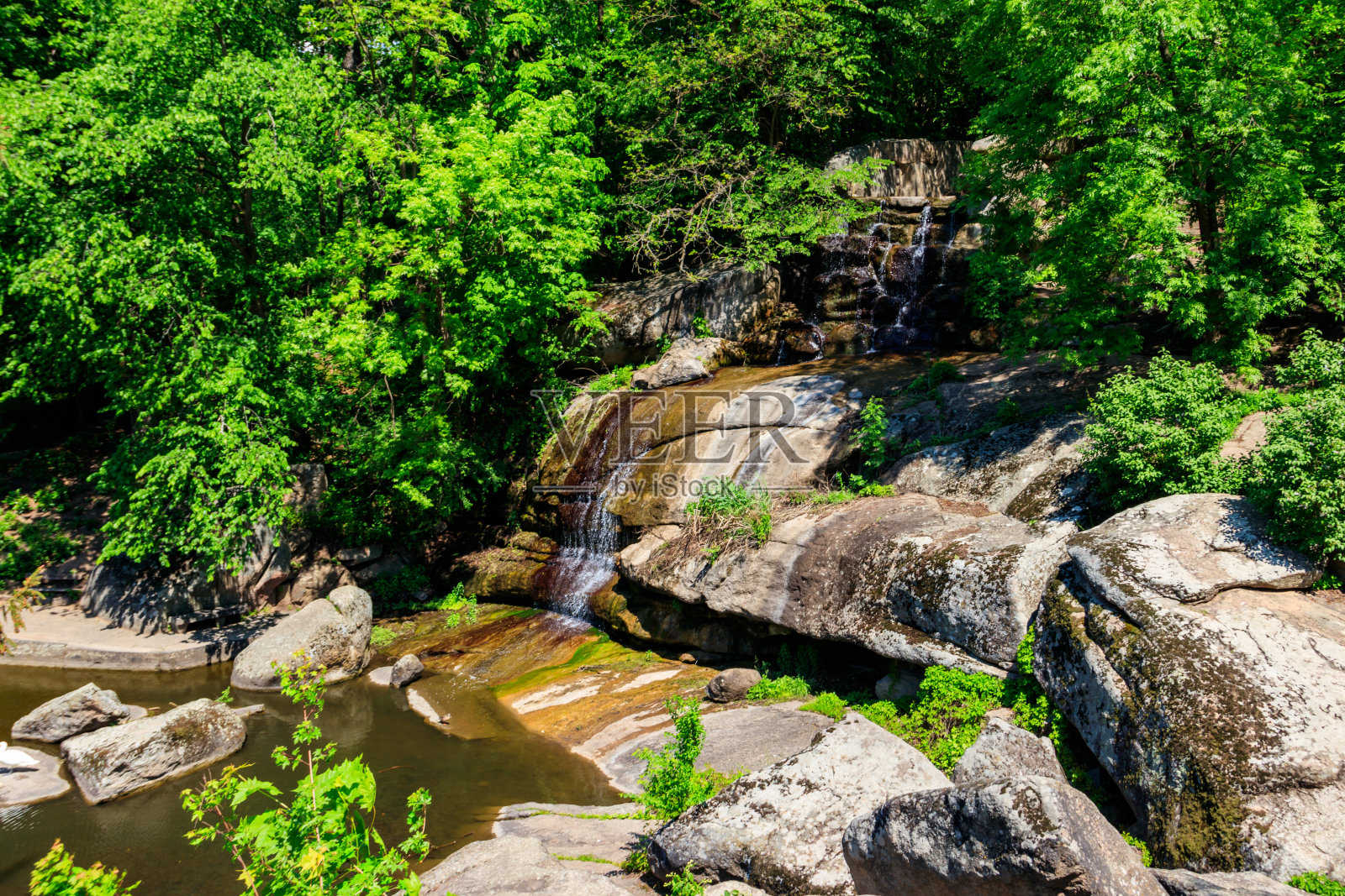 乌曼Sofiyivka公园美丽的瀑布，乌克兰照片摄影图片
