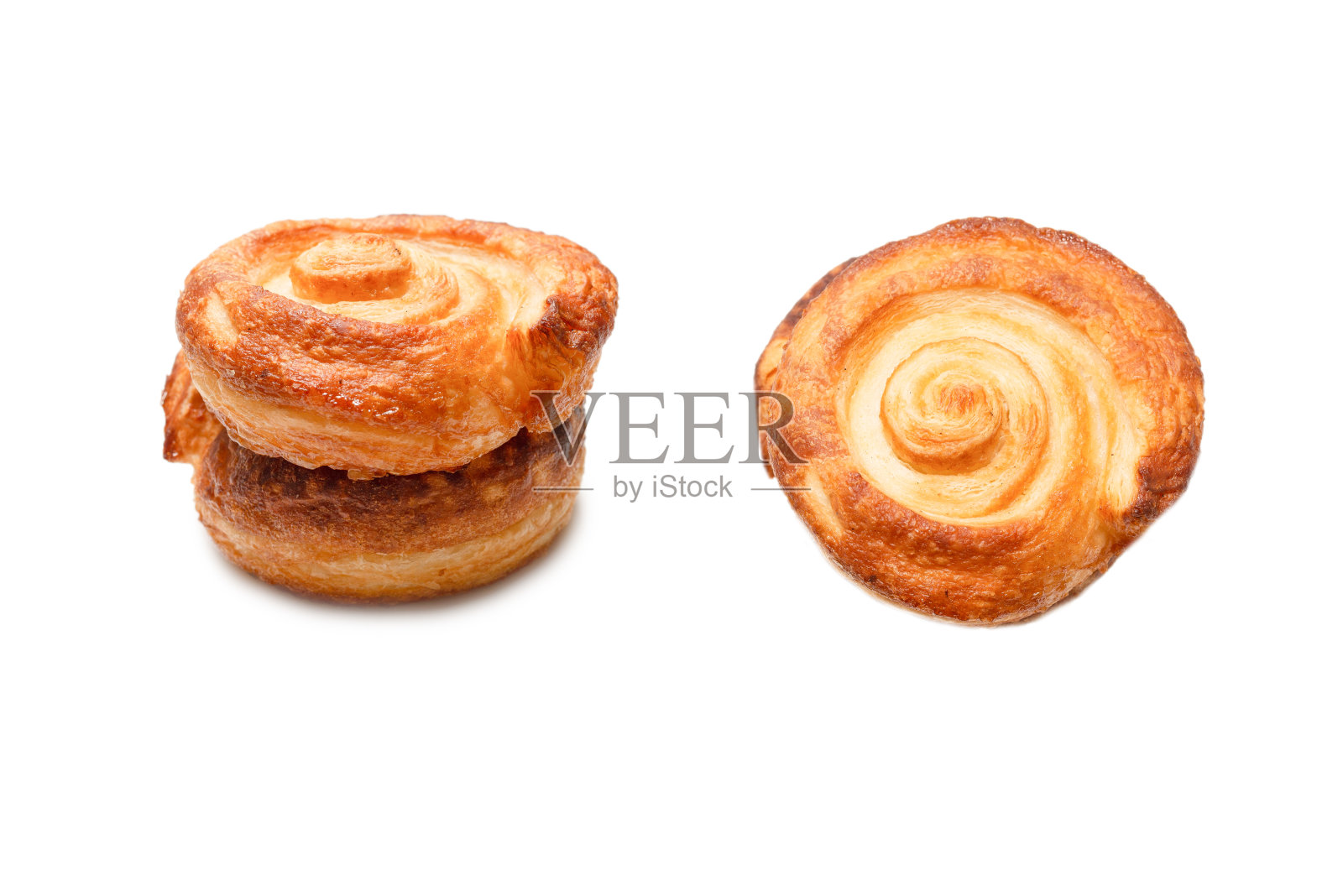 美味的泡芙孤立在白色的背景。照片摄影图片