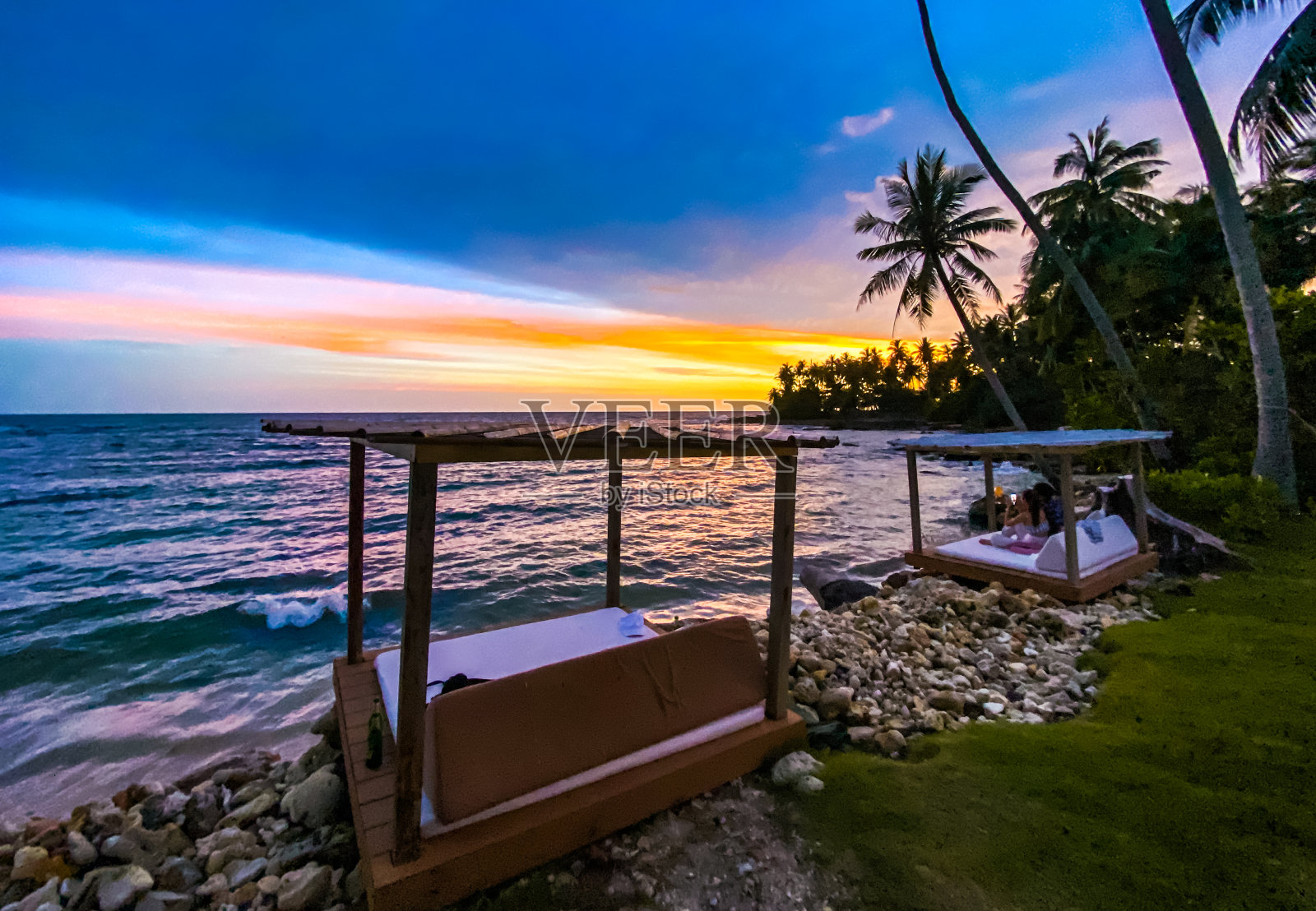 隐藏的海滩日落在Koh Kood, Trat，泰国照片摄影图片