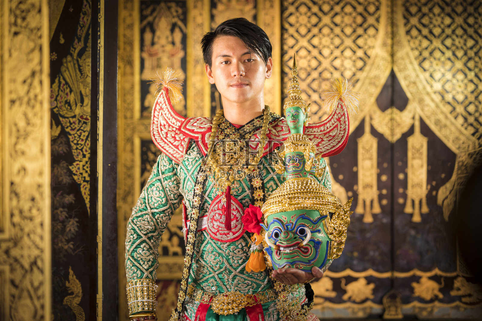 多坂，《罗摩衍那》诗中的主要人物。(城市)。泰国文化舞蹈艺术在蒙面孔。照片摄影图片