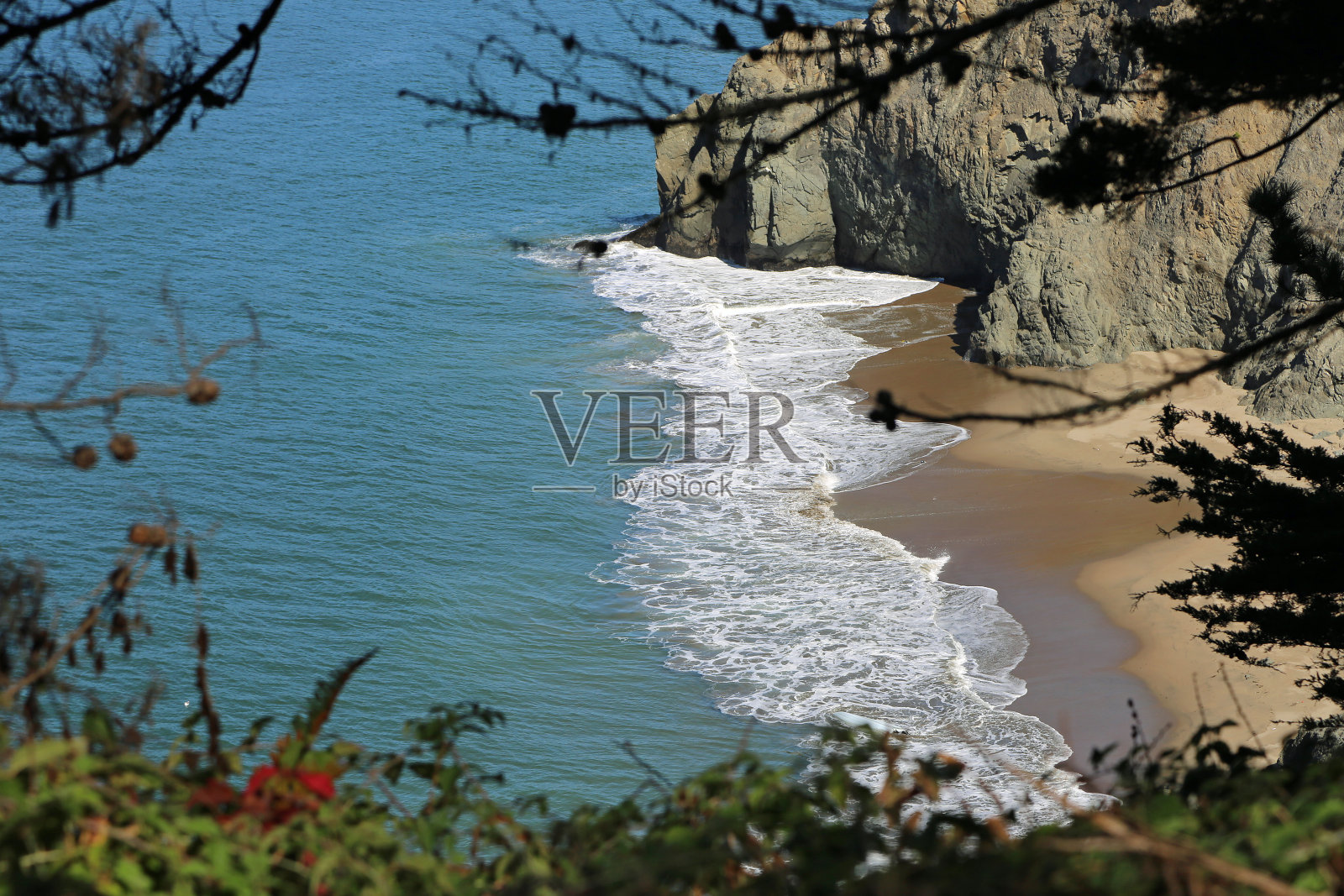 英里的岩石海滩照片摄影图片