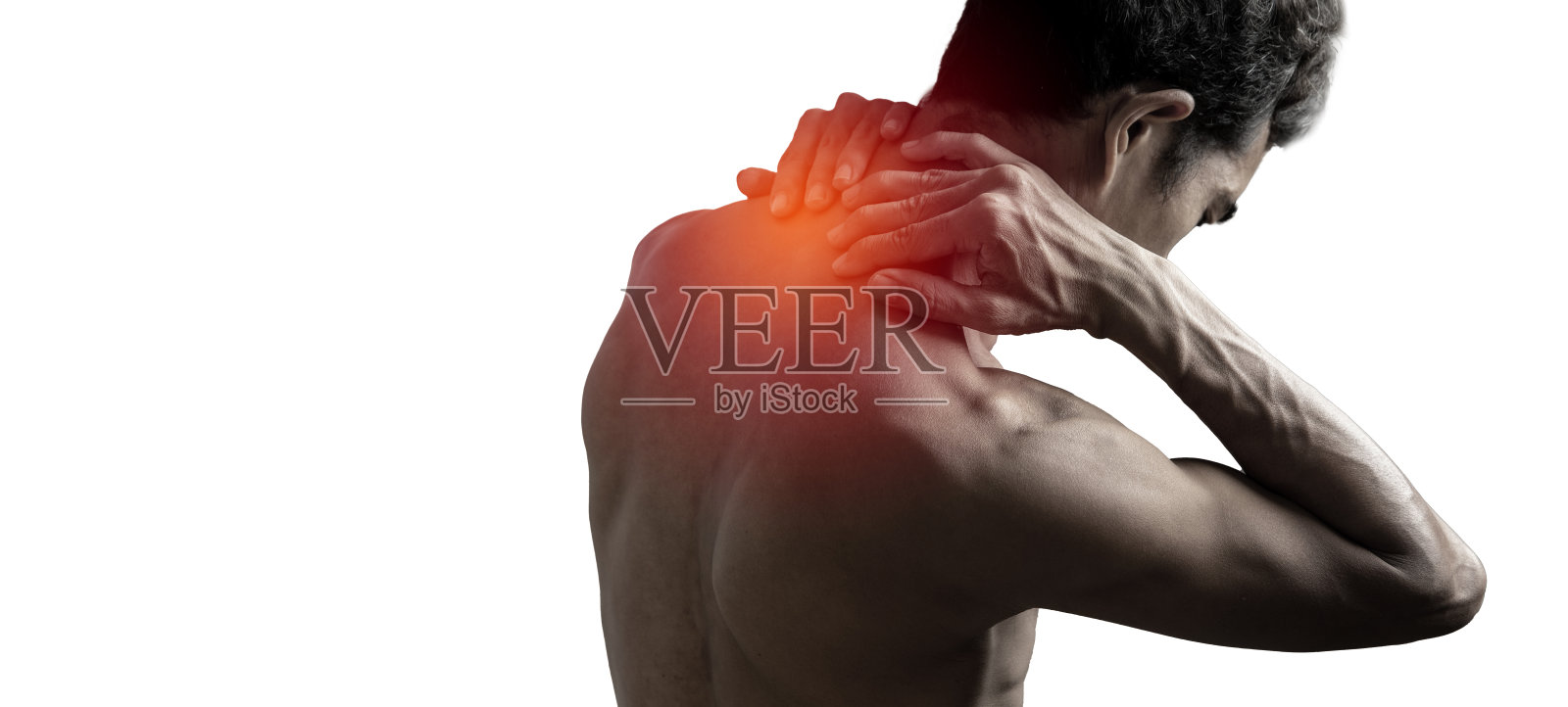 一个没穿衬衫的亚洲男人。因为他在家工作，所以患上了办公室综合症。照片摄影图片