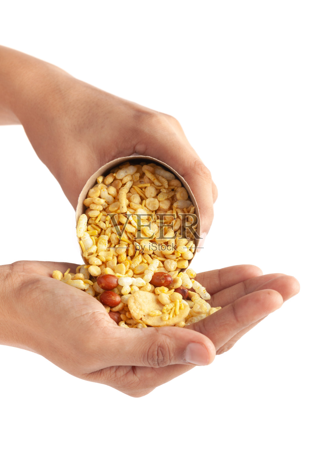 在手工制作的棕色纸锥形包里，随时可以吃照片摄影图片