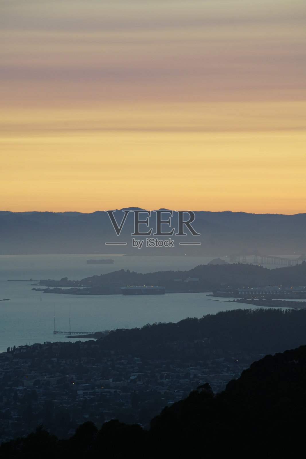 在伯克利山的灰熊峰观看日落照片摄影图片