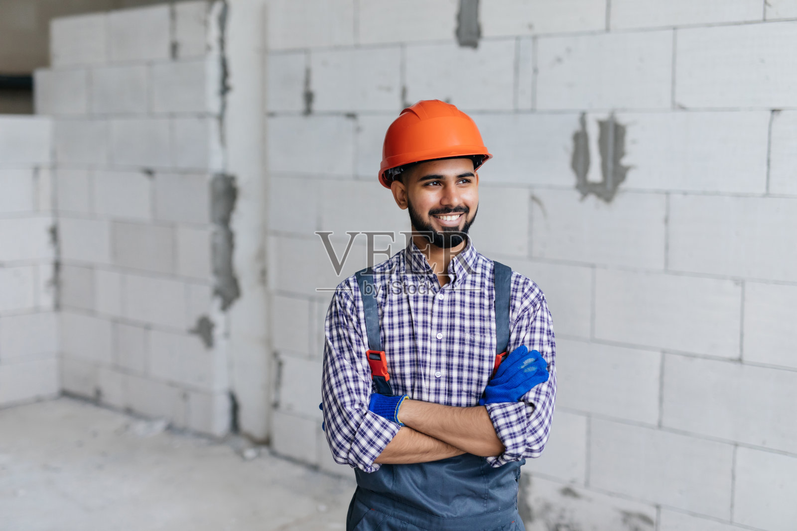 施工现场工人放心，Concept建议使用蒸压加气砖建造房屋。照片摄影图片