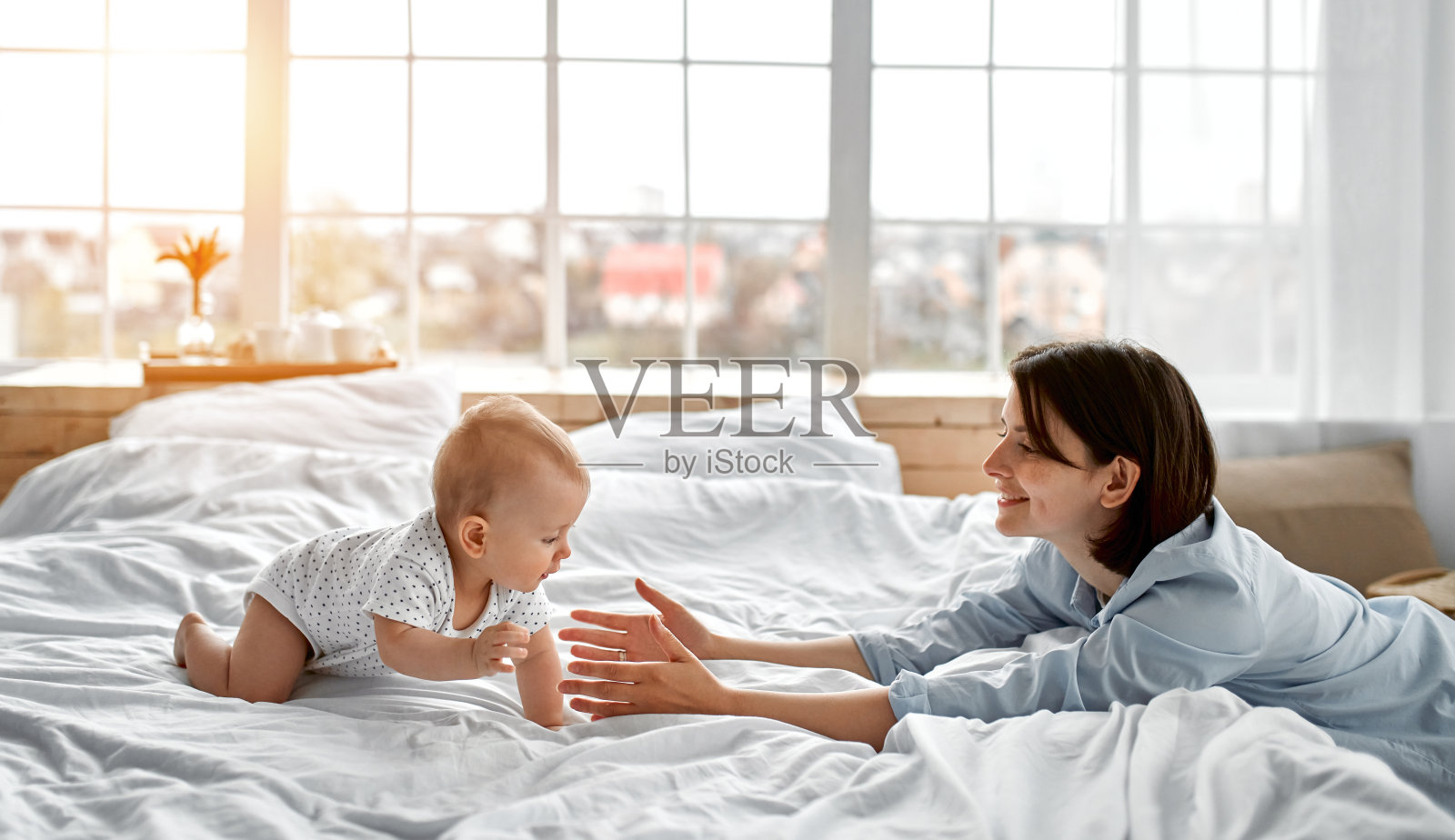 母亲和婴儿照片摄影图片