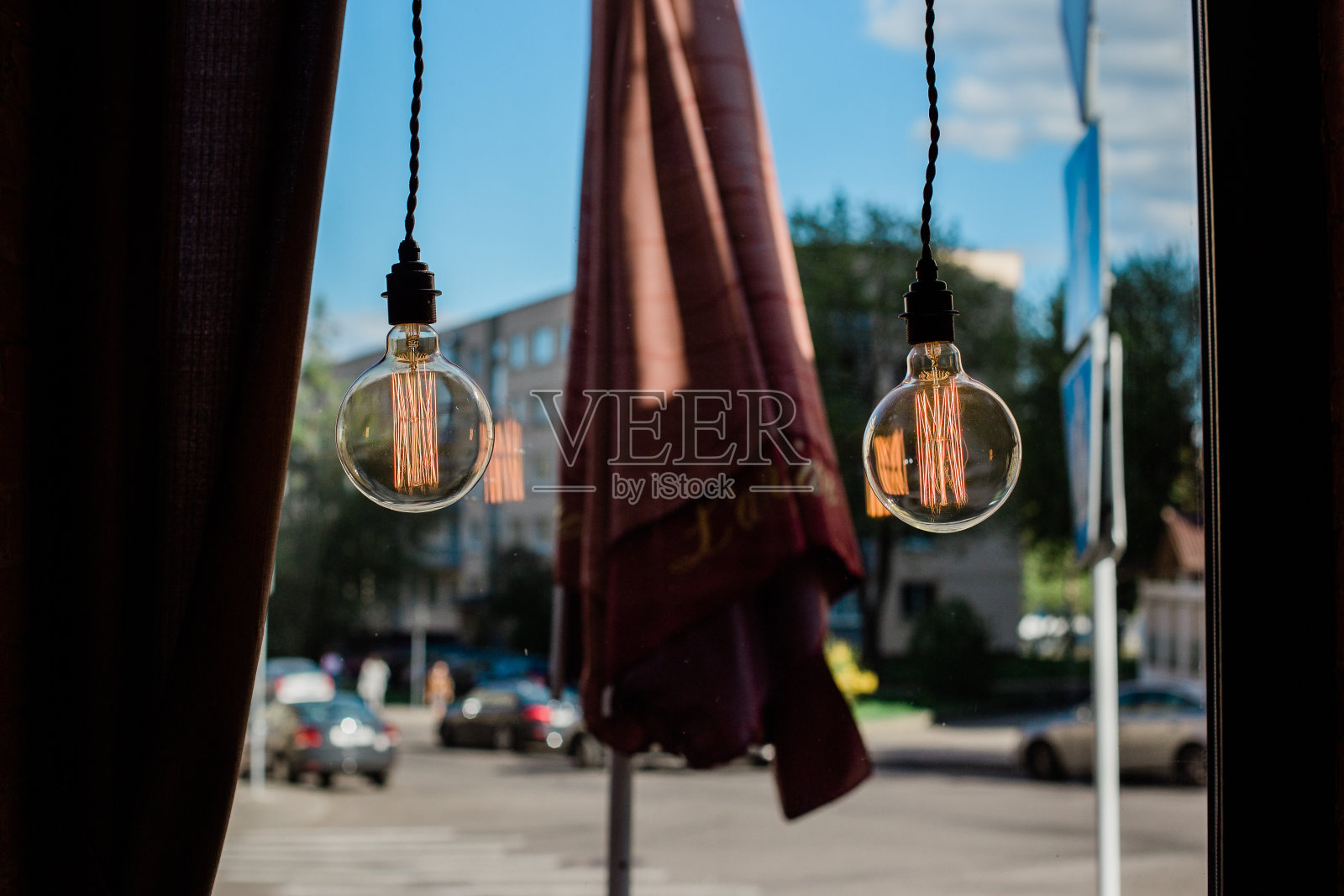 室内的老式灯泡，复古的氛围照片摄影图片