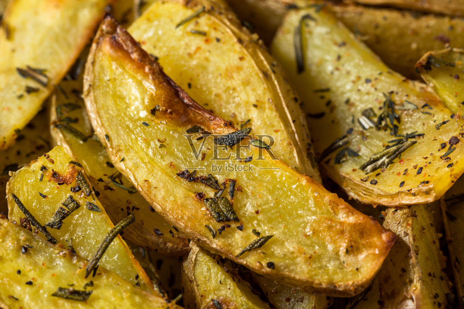 自制有机迷迭香马铃薯角照片摄影图片
