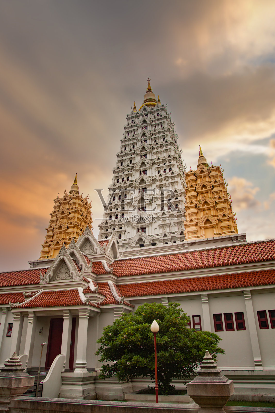 Wat Yannasang waranda temple, Bodh风格Chedi, Bodhagaya Stupa Replica, in Wat Yan, in Pattaya，泰国Chonburi省照片摄影图片