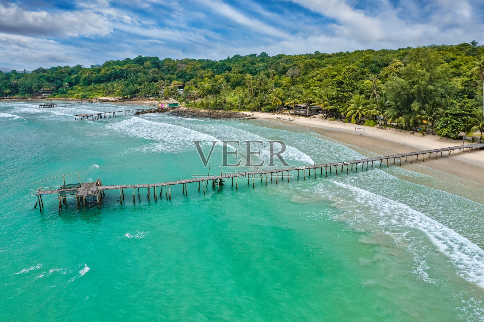 邦宝海滩，木码头，在古古德，特拉特，泰国照片摄影图片