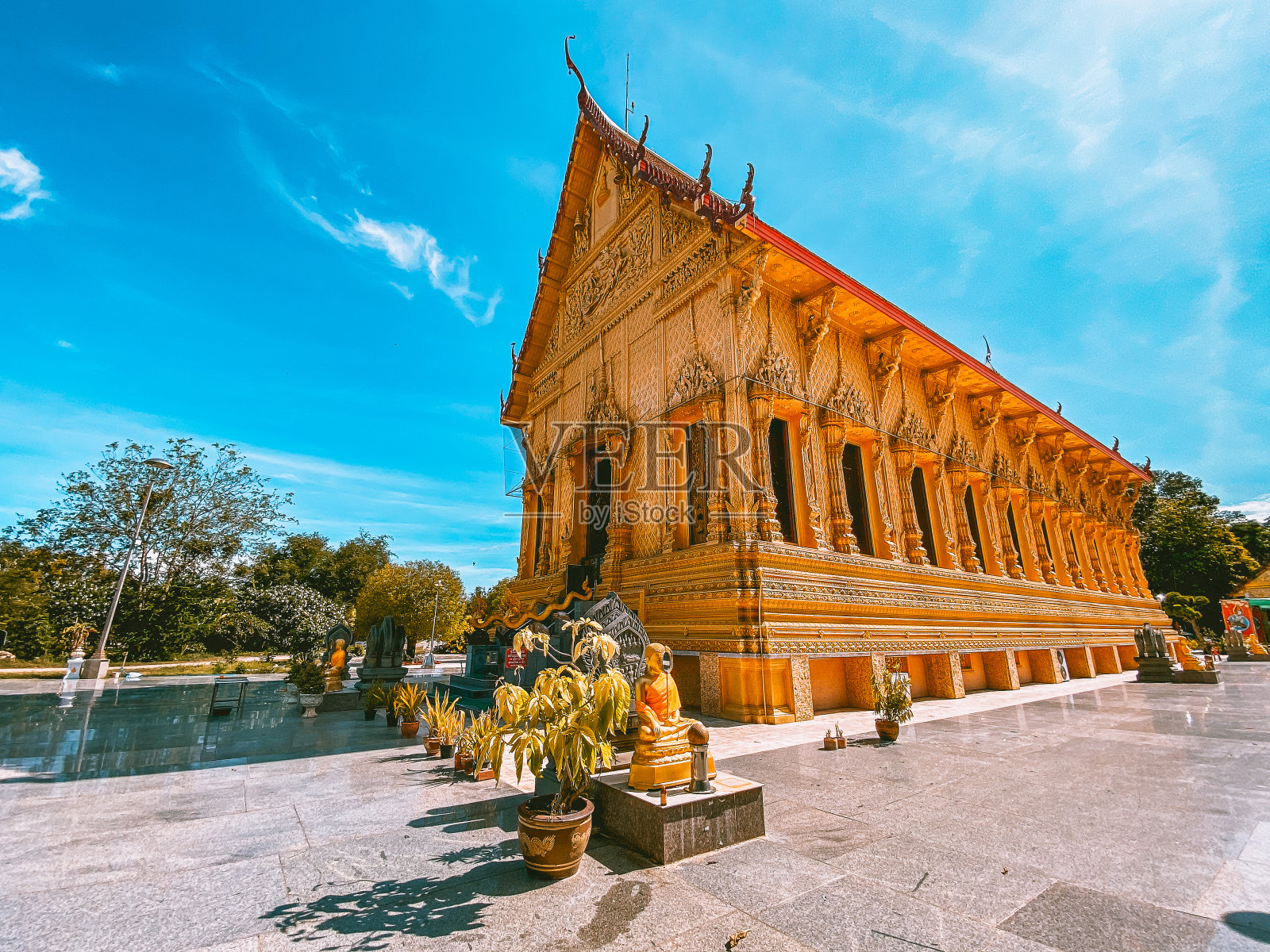 泰国Ratchaburi的Wat Phra Sri Arn寺庙照片摄影图片