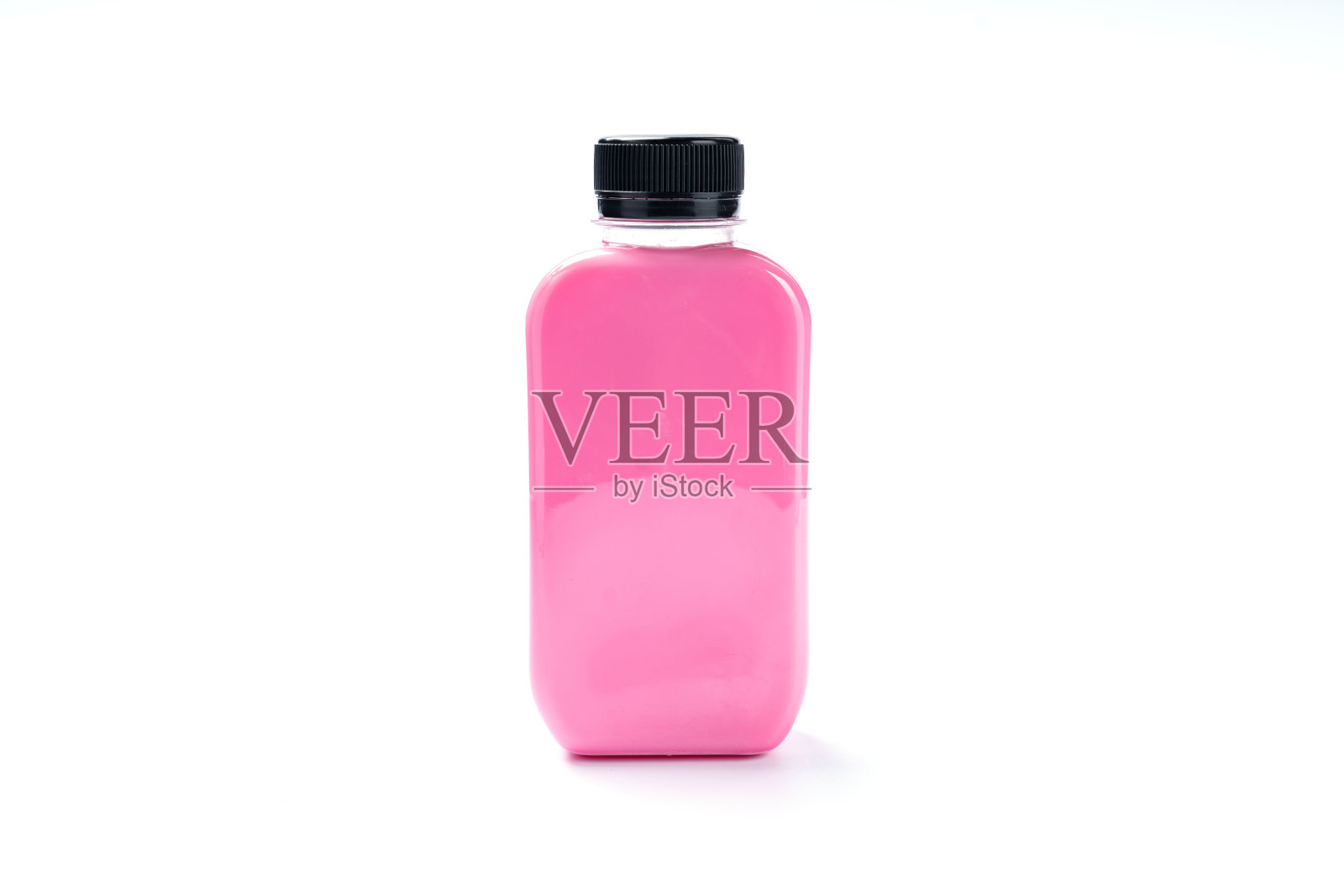 瓶装冷饮饮料配茶牛奶，新鲜早餐配冰，热饮咖啡和美味可口的玻璃杯，绿色拿铁和棕色巧克力与白奶油隔离照片摄影图片