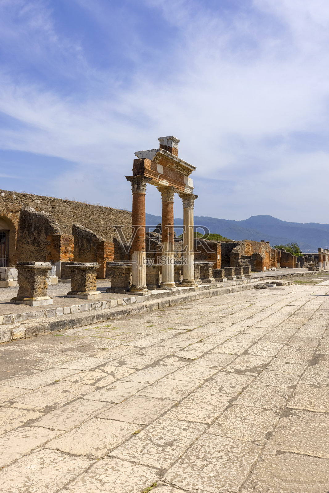 公元79年，意大利庞贝那不勒斯附近一座古城的废墟被维苏威火山的喷发摧毁。照片摄影图片