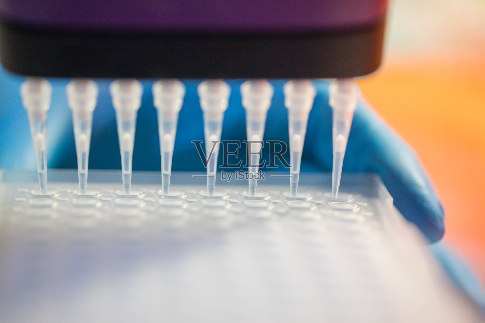 实验室仪器被用于测试病毒和DNA的疫苗和药物的近距离图像照片摄影图片