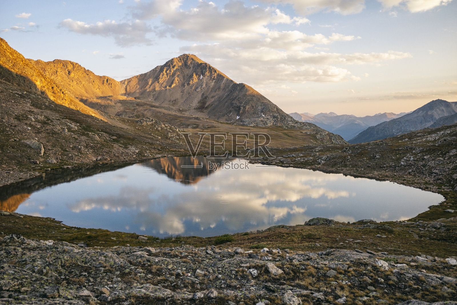 科罗拉多州猎人-弗里潘荒野中的高山湖泊照片摄影图片