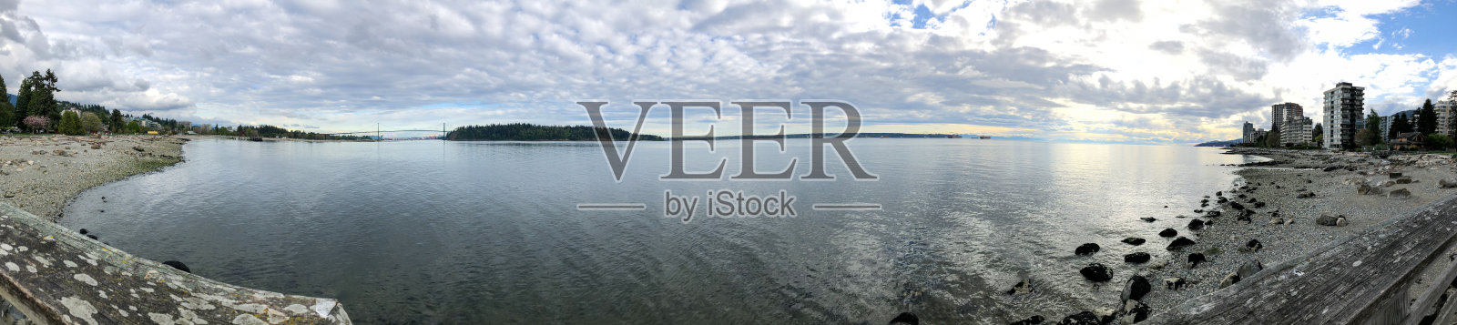 阳光明媚的海滩全景图照片摄影图片