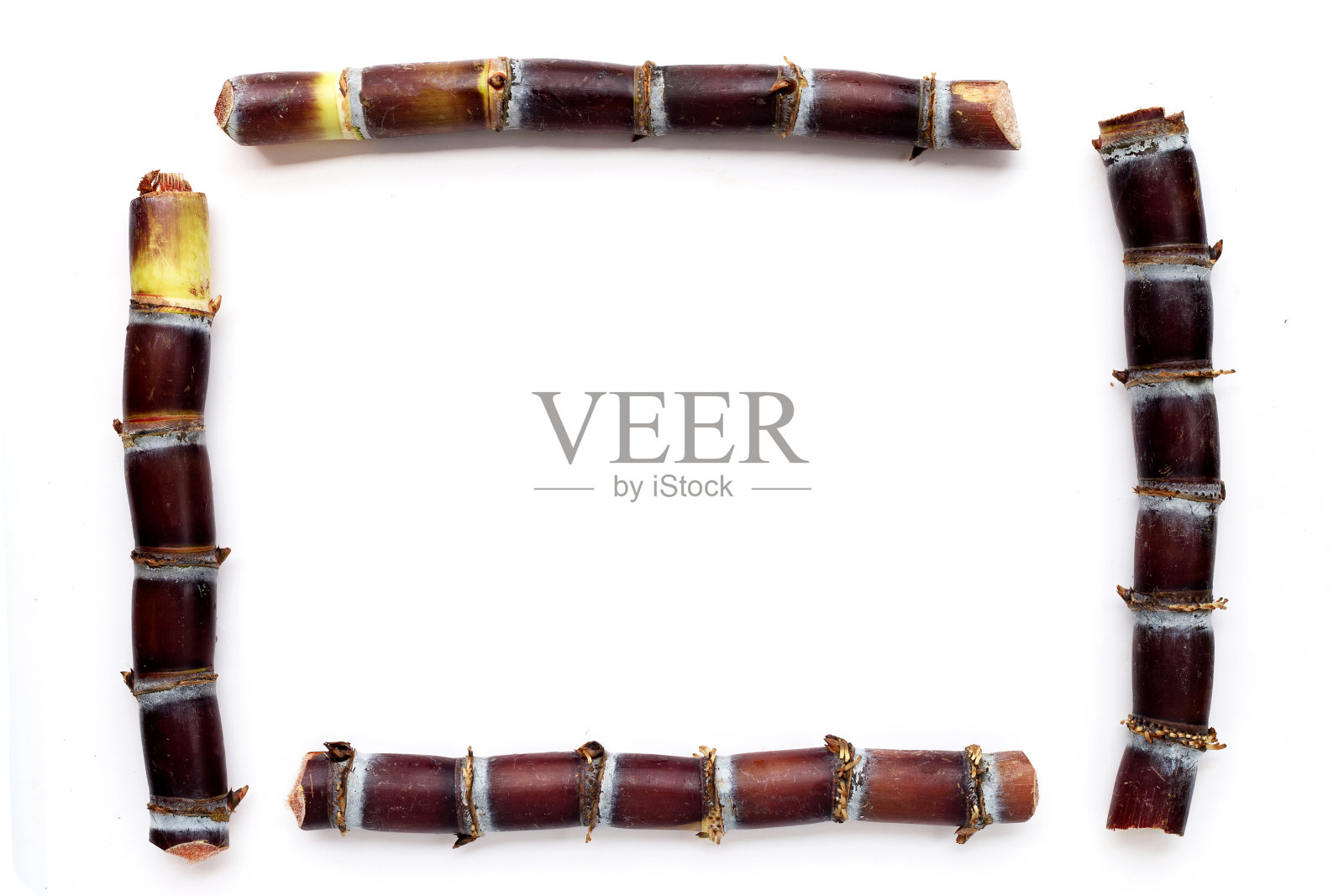 甘蔗制成的框架在白色的背景。照片摄影图片