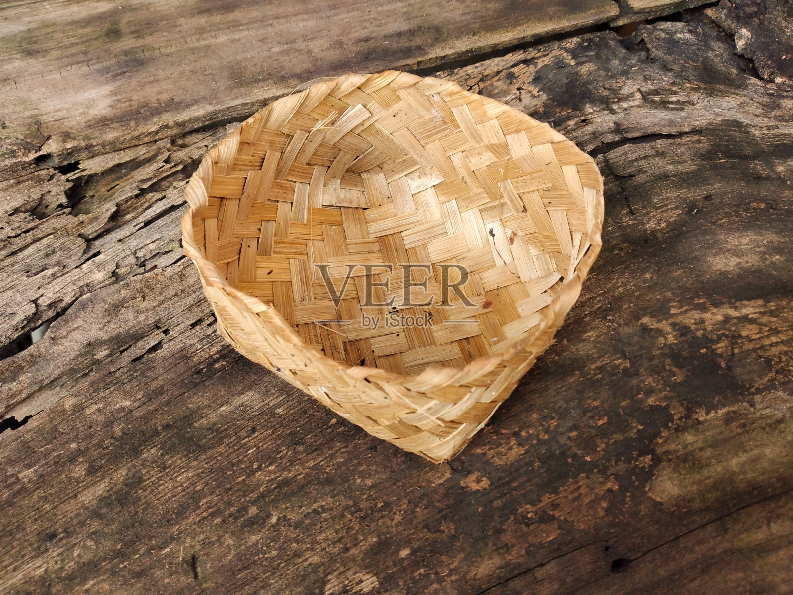 印尼的传统竹编箱照片摄影图片