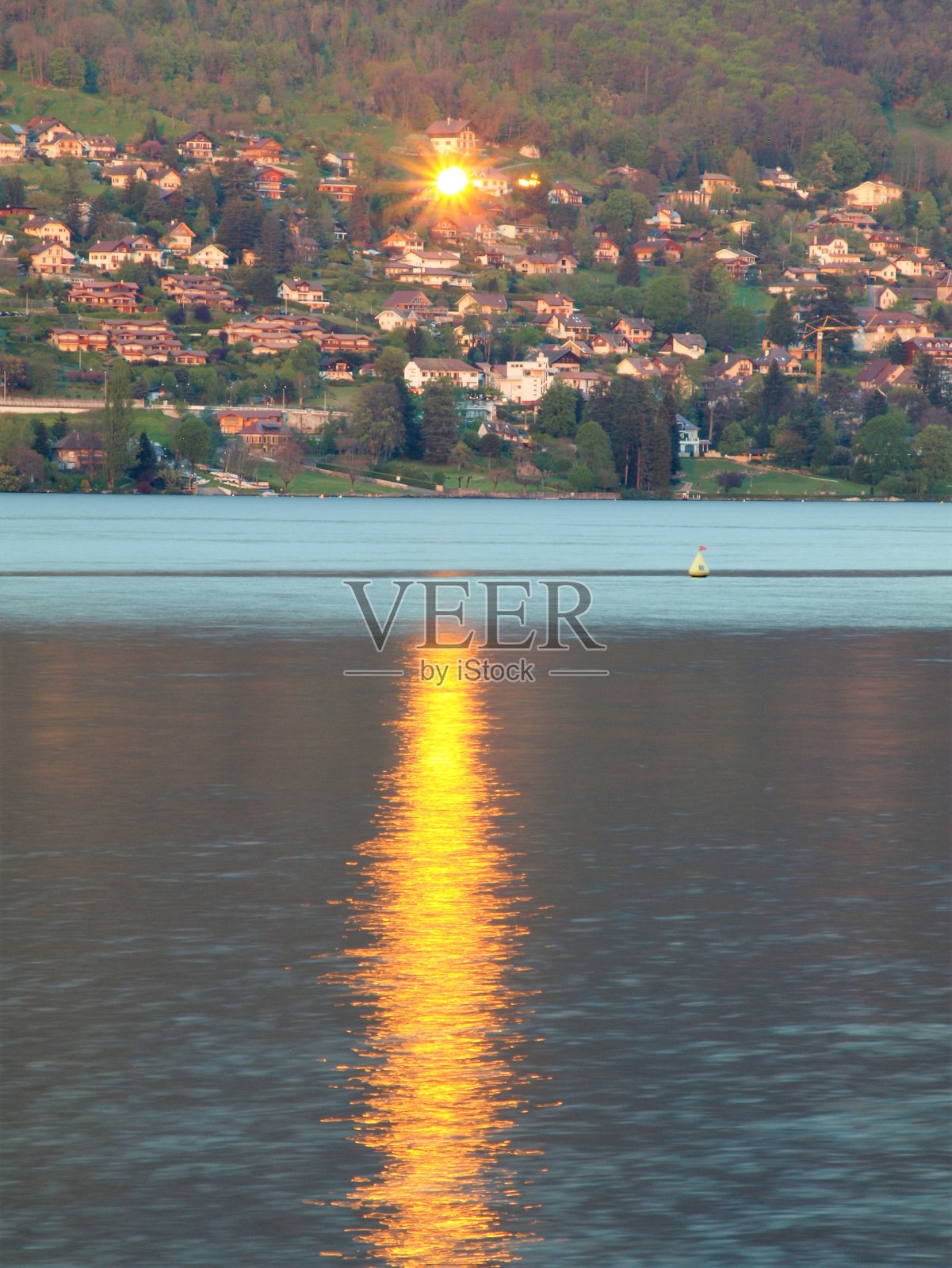 安纳西湖的落日照片摄影图片