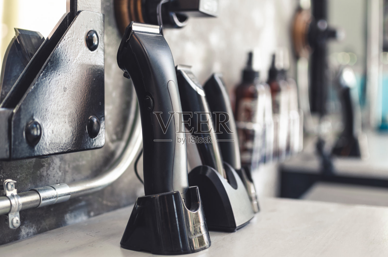 一个理发师的电动剃须刀的特写照片摄影图片