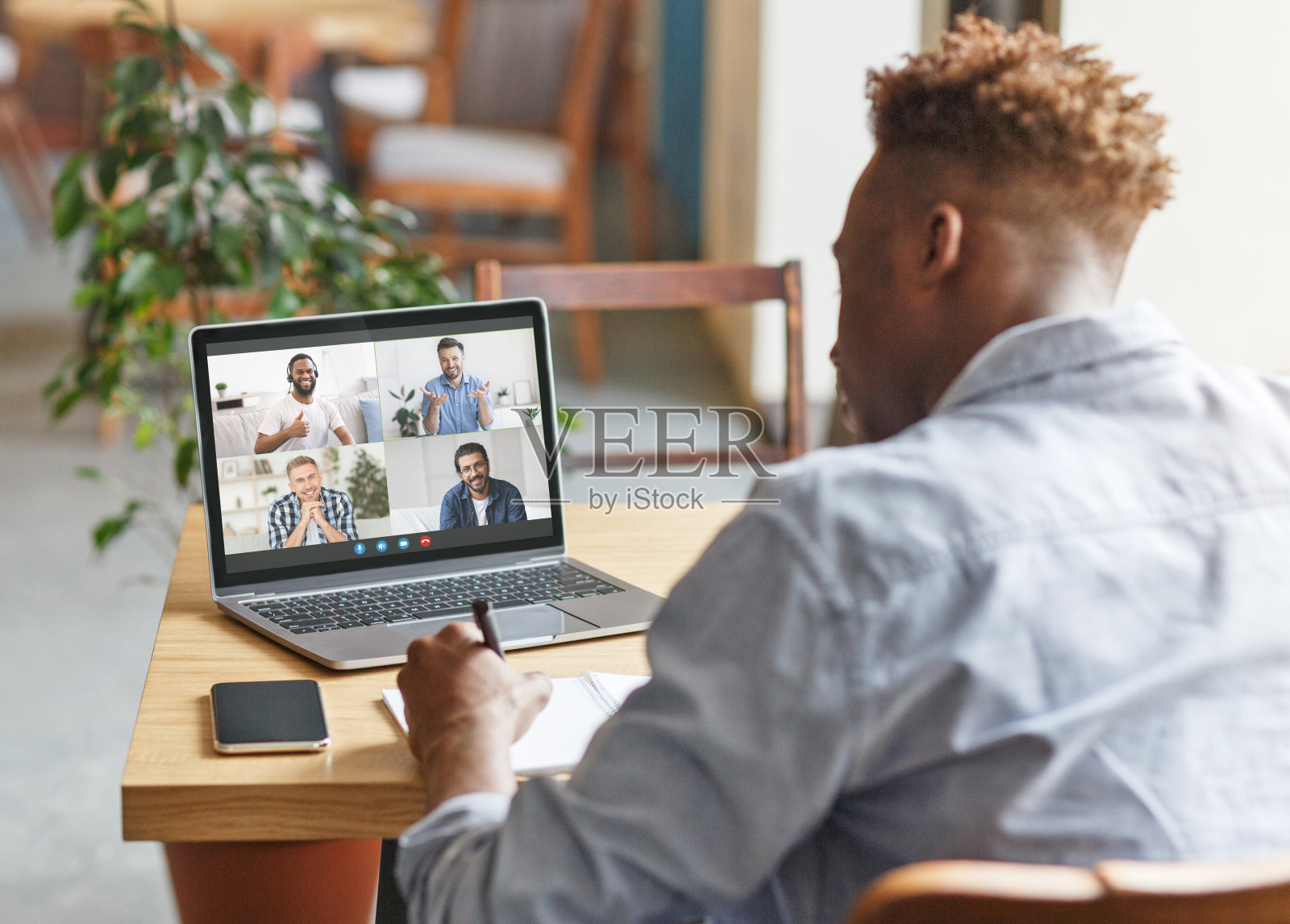 共同工作场所，远程在线交流，远程会议的现代设备照片摄影图片