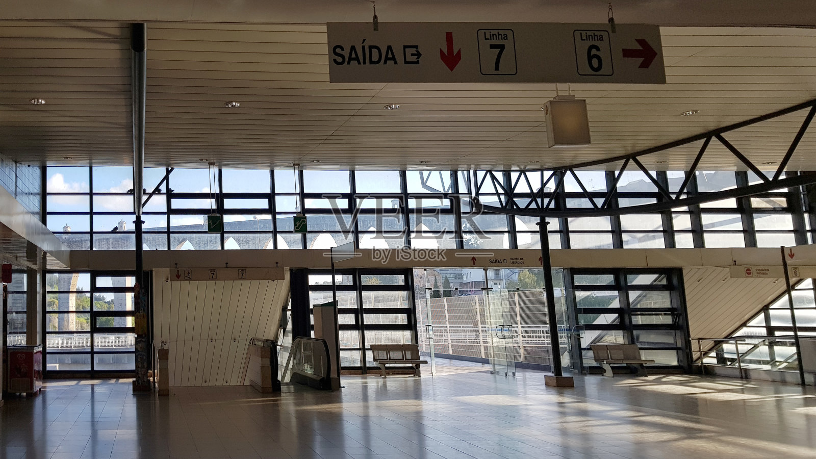 火车站空无一人照片摄影图片