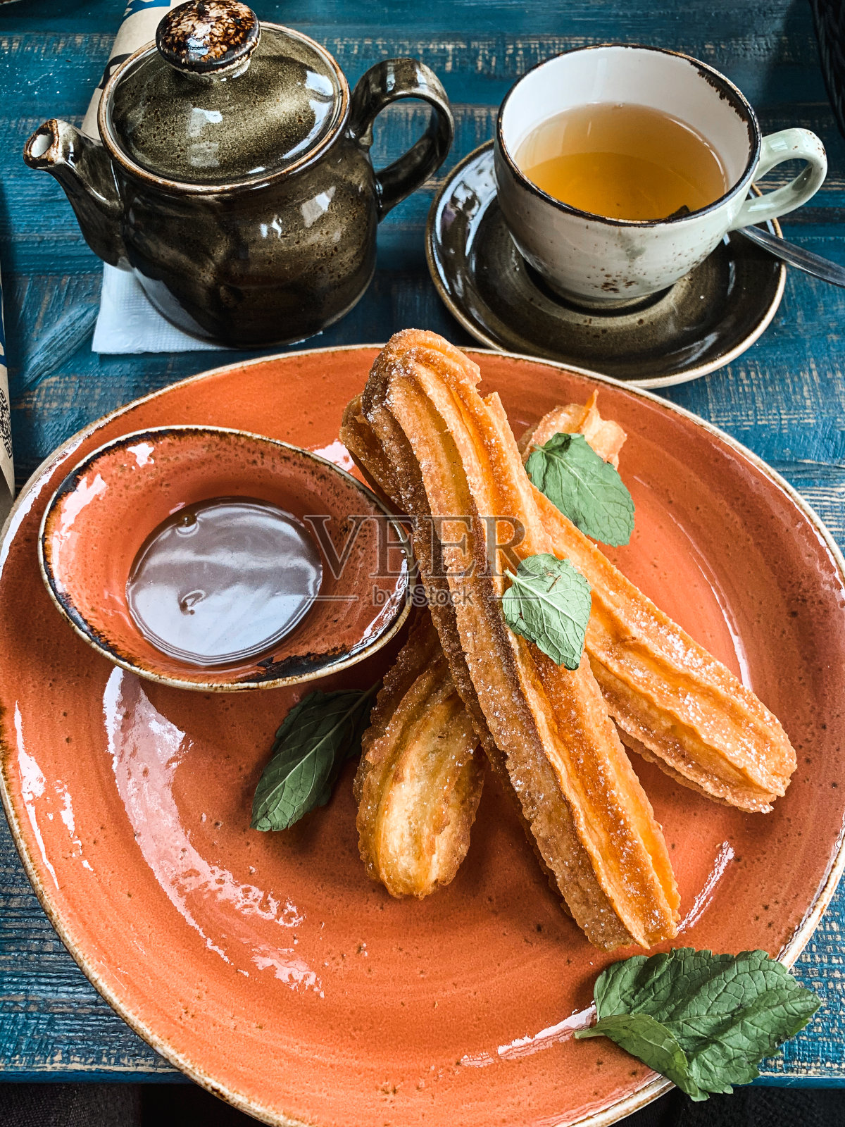 早餐，甜点，焦糖和茶照片摄影图片