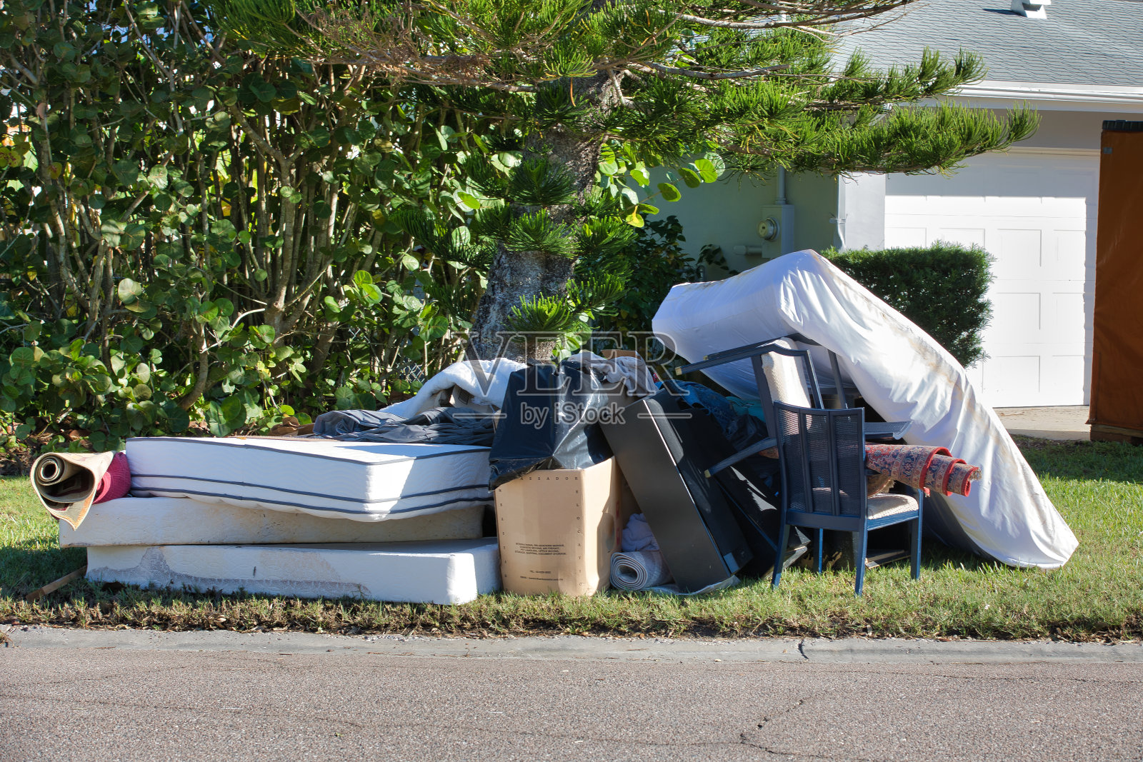 淹没了家里的内容照片摄影图片