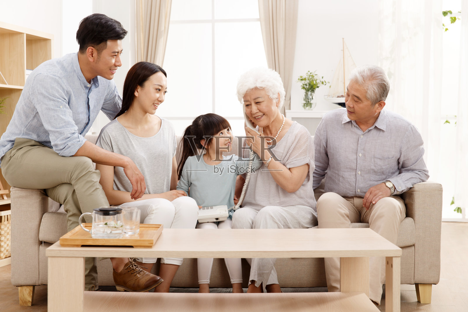 幸福家庭生活照片摄影图片