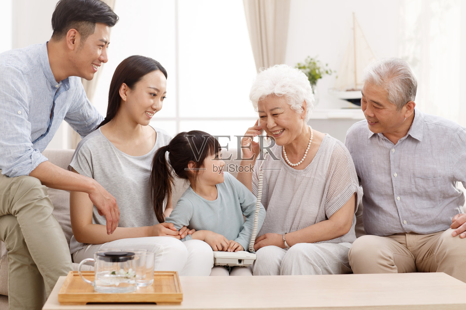 幸福家庭生活照片摄影图片