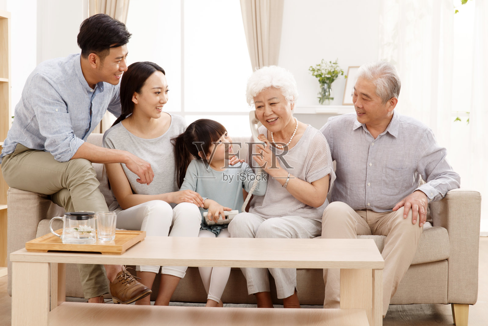 幸福家庭生活照片摄影图片