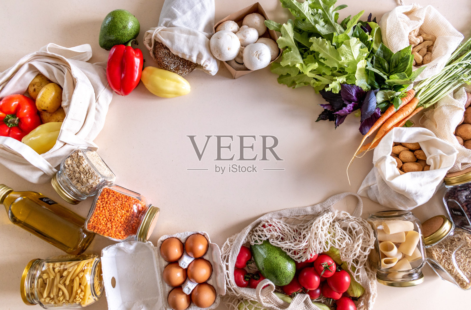 环保商店购买包装网袋和玻璃罐。“零浪费”的概念。照片摄影图片