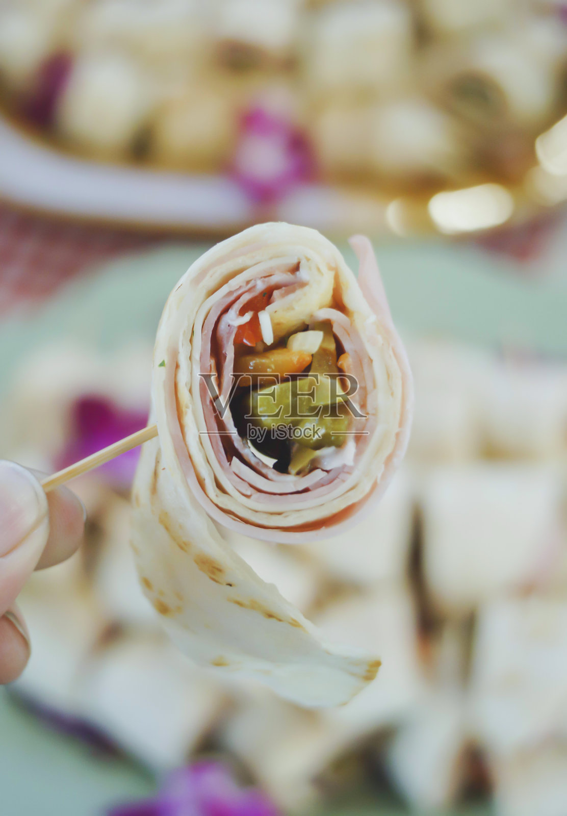 三明治，卷玉米饼，火腿，奶酪和蔬菜照片摄影图片