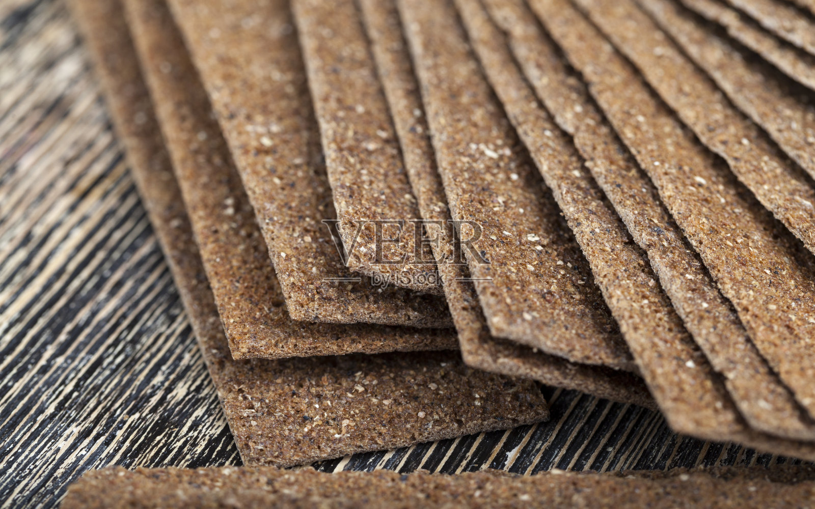 香菜黑麦薄面包照片摄影图片