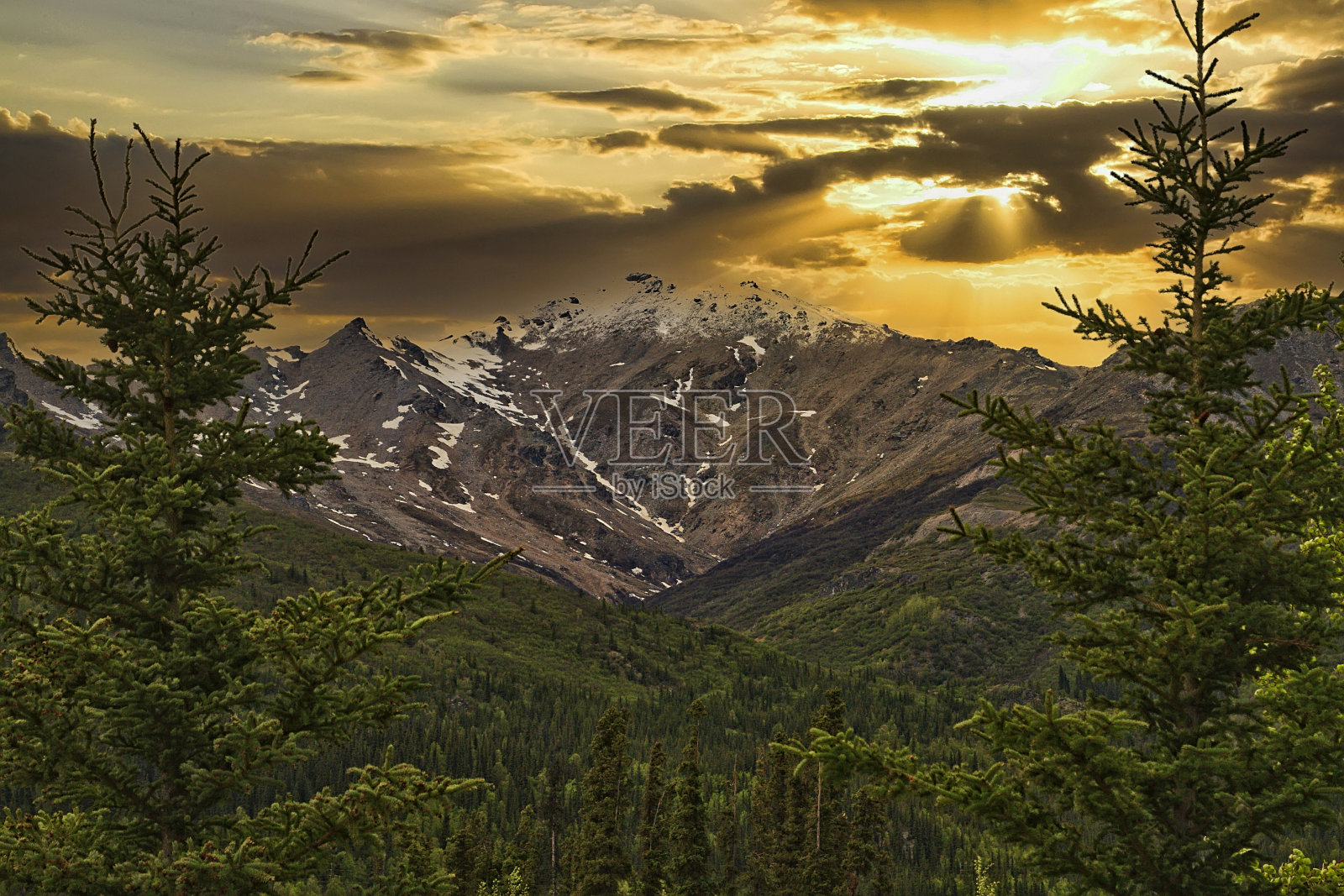 阿拉斯加德纳里国家公园的日落照片摄影图片