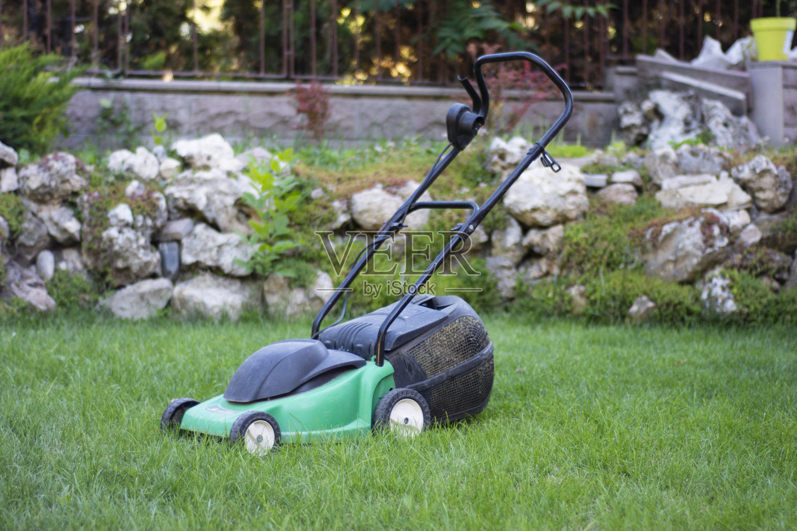小型割草机照片摄影图片