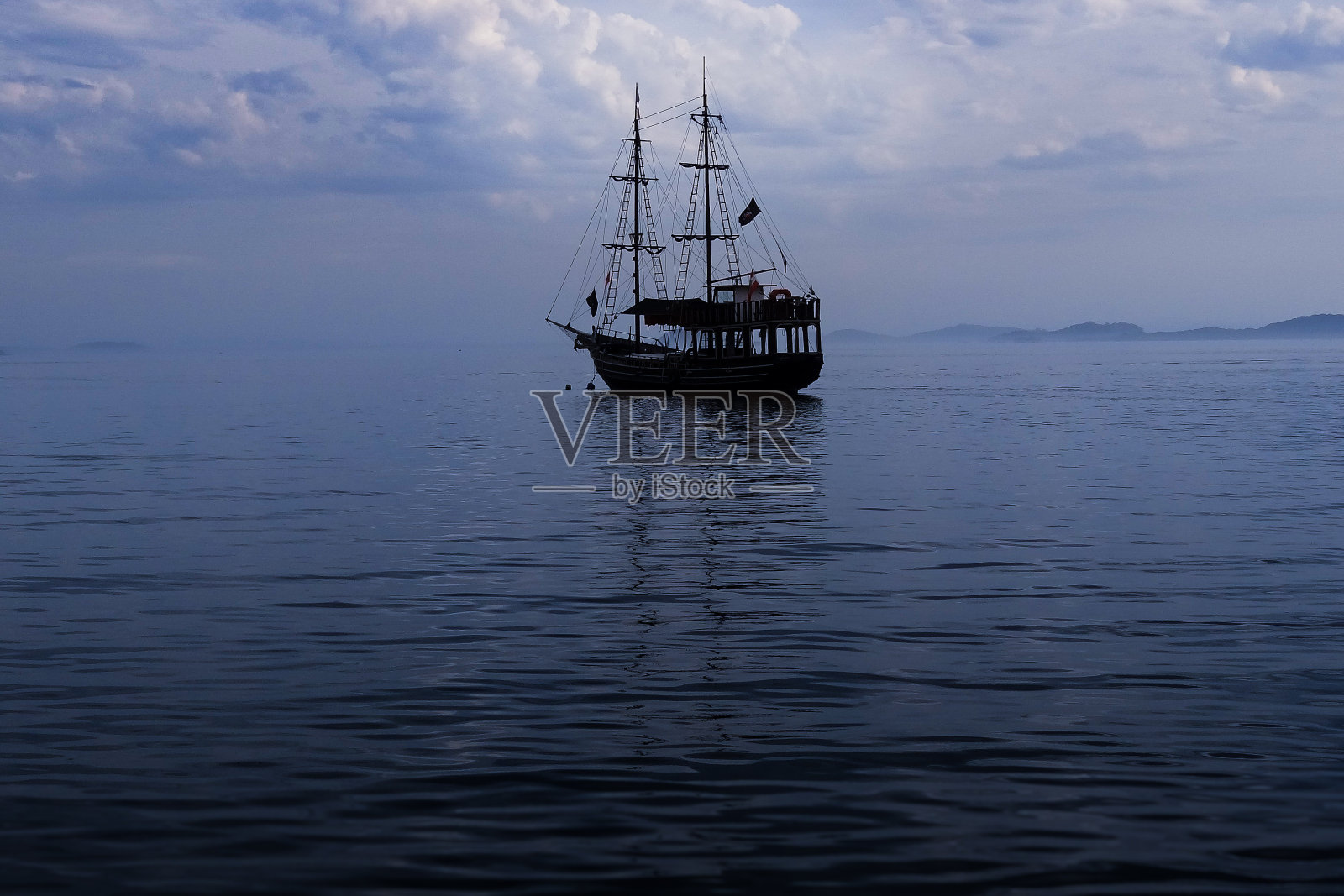 船黄昏蓝无限照片摄影图片